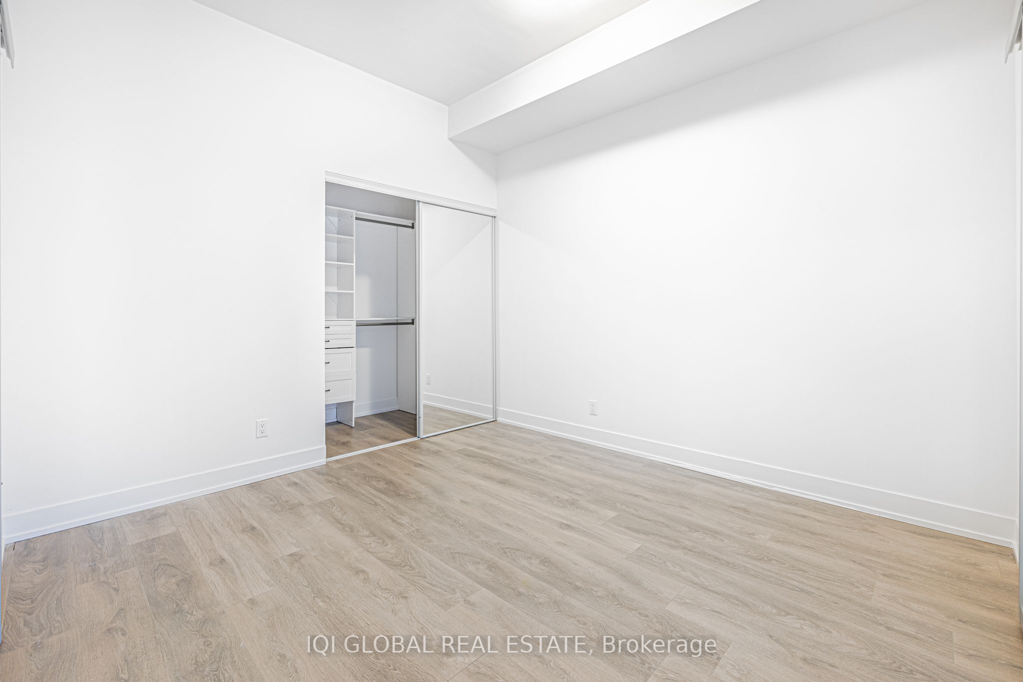 #301 - 9471 Yonge Street Property Photo 18
