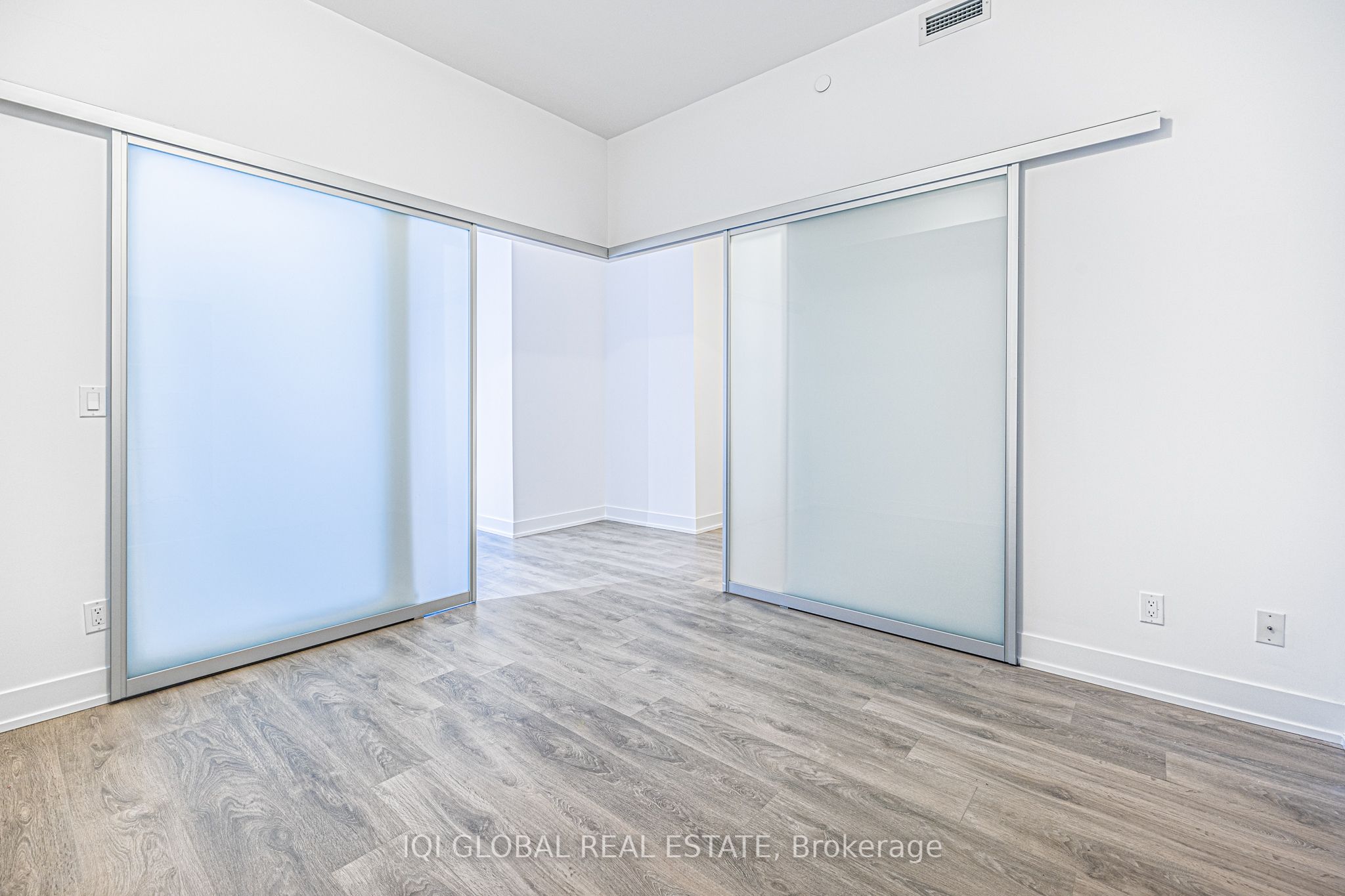 #301 - 9471 Yonge Street Property Photo 19