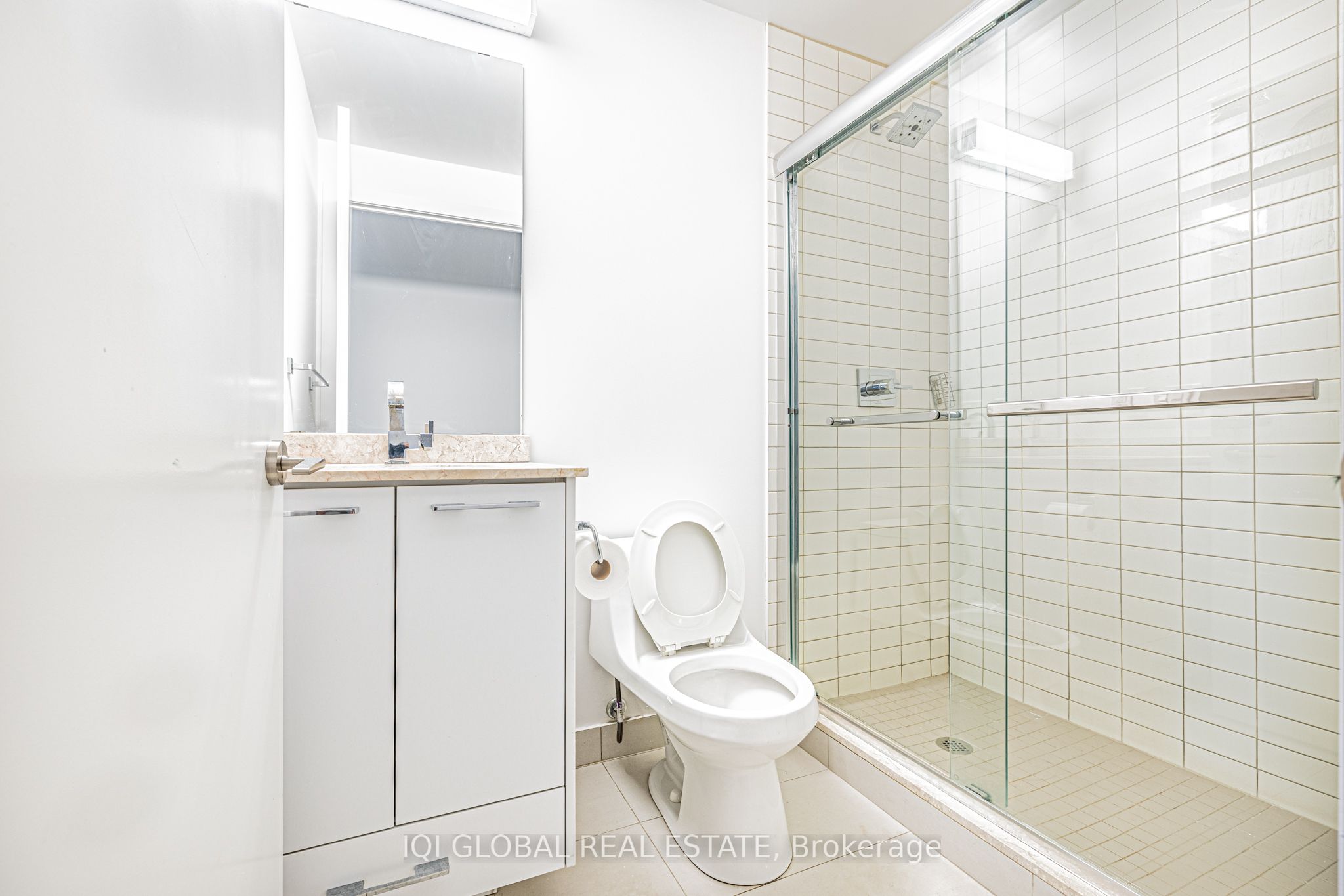#301 - 9471 Yonge Street Property Photo 20