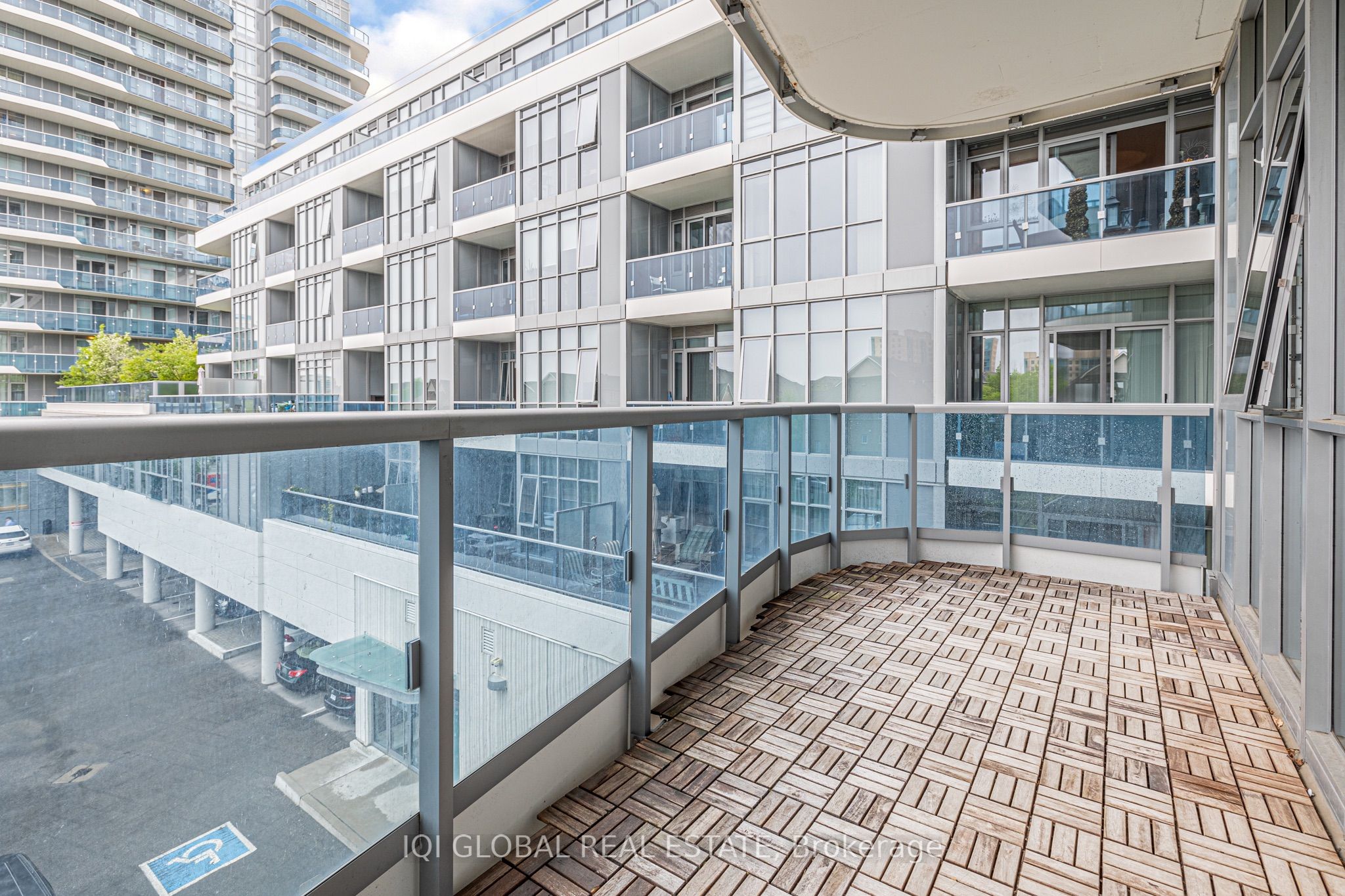 #301 - 9471 Yonge Street Property Photo 21