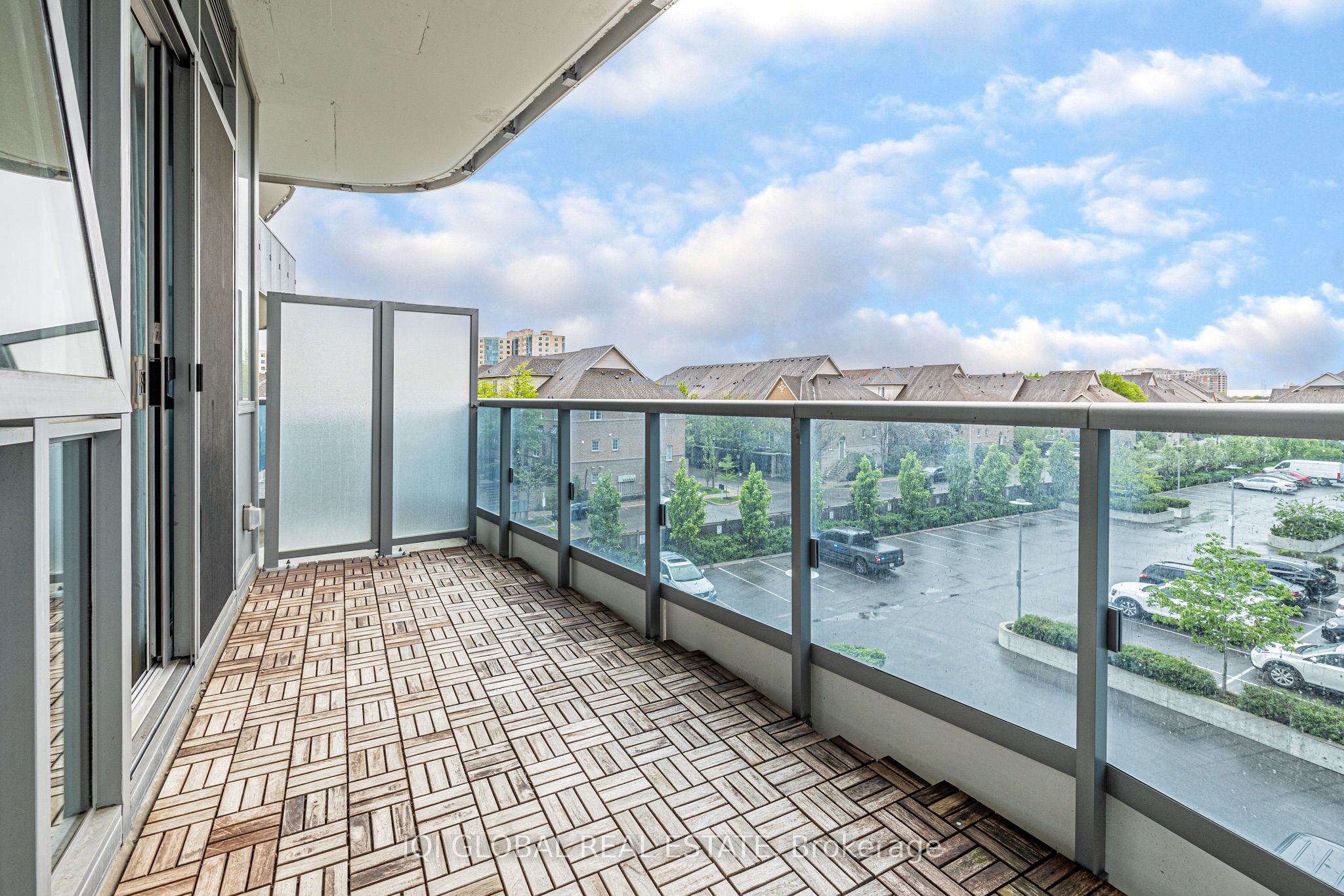 #301 - 9471 Yonge Street Property Photo 22