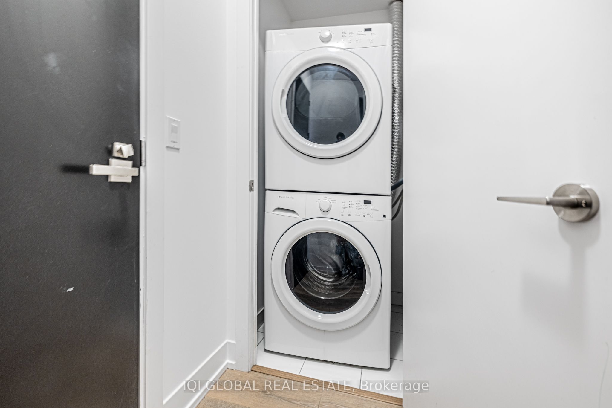 #301 - 9471 Yonge Street Property Photo 23