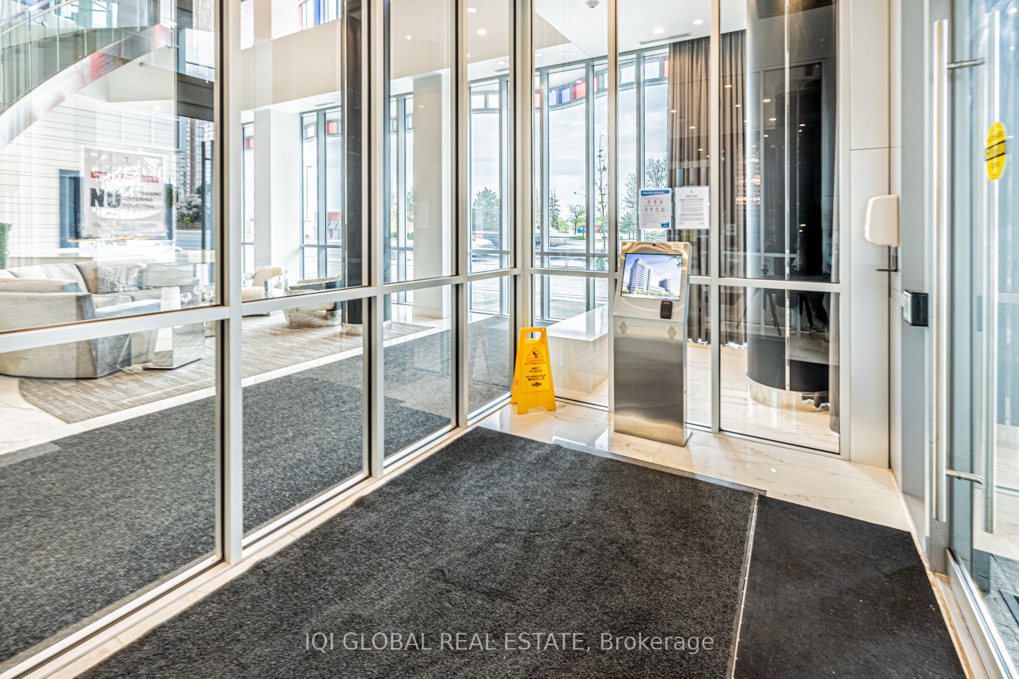 #301 - 9471 Yonge Street Property Photo 24