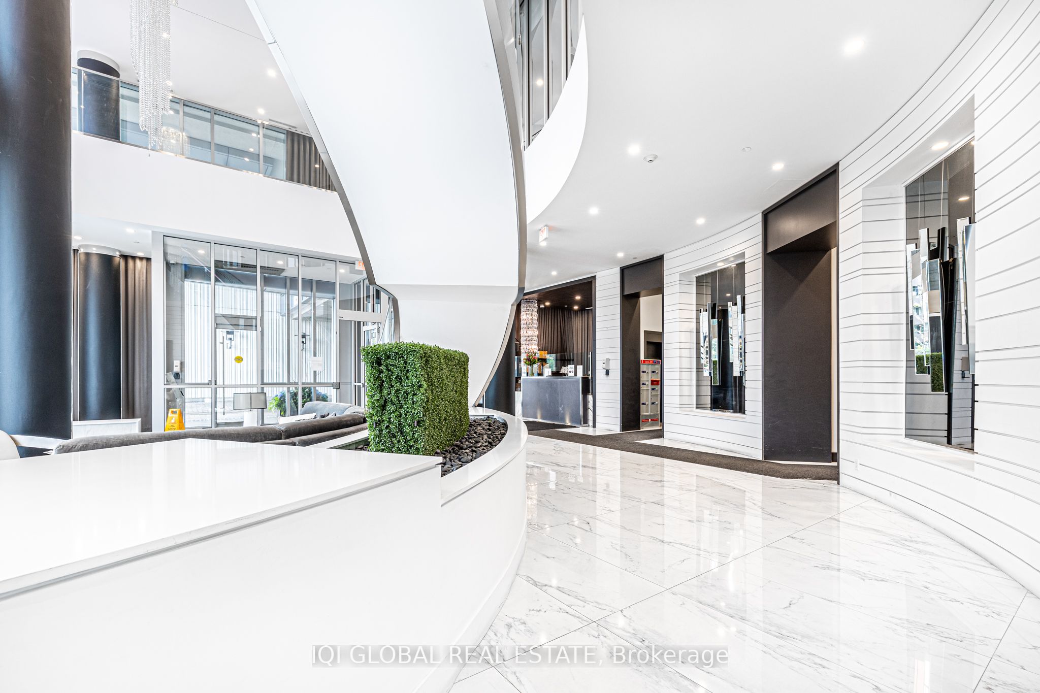 #301 - 9471 Yonge Street Property Photo 25