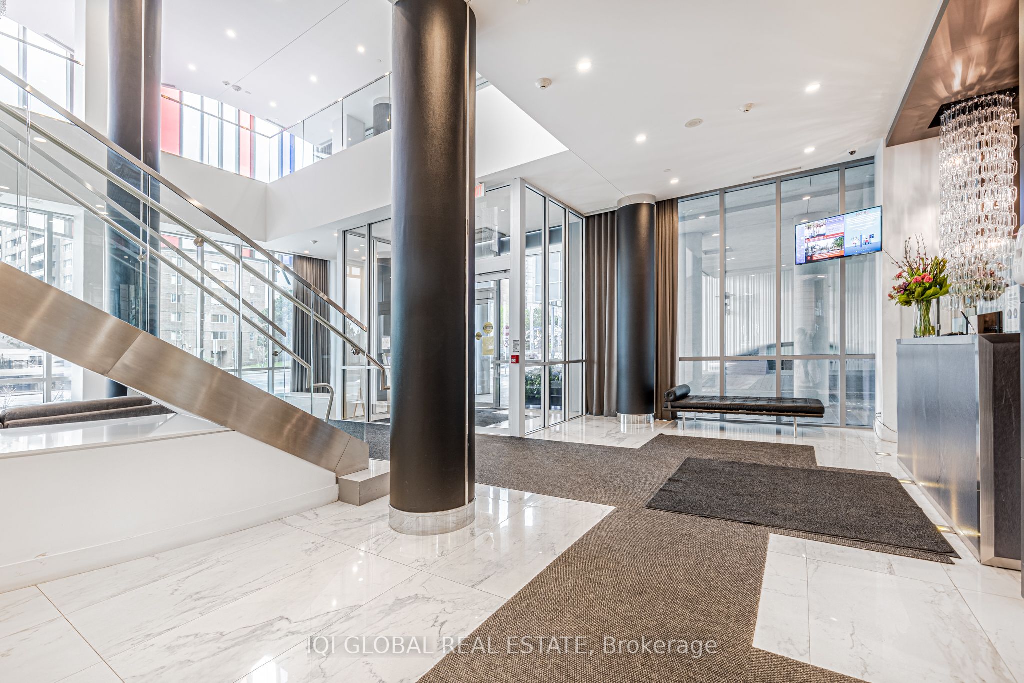 #301 - 9471 Yonge Street Property Photo 28