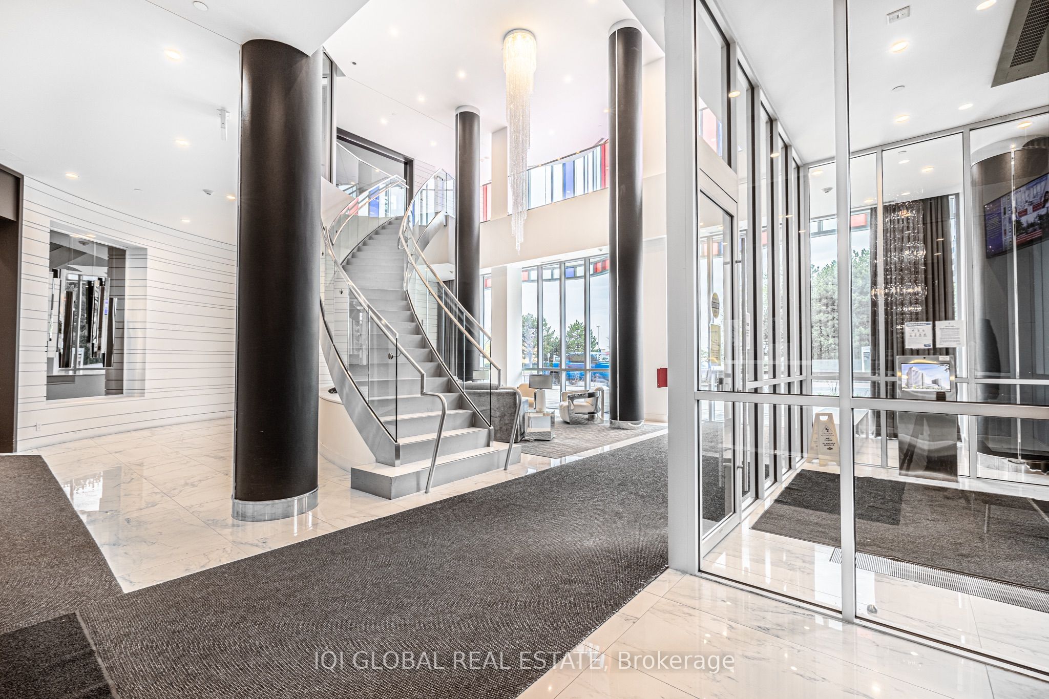 #301 - 9471 Yonge Street Property Photo 29