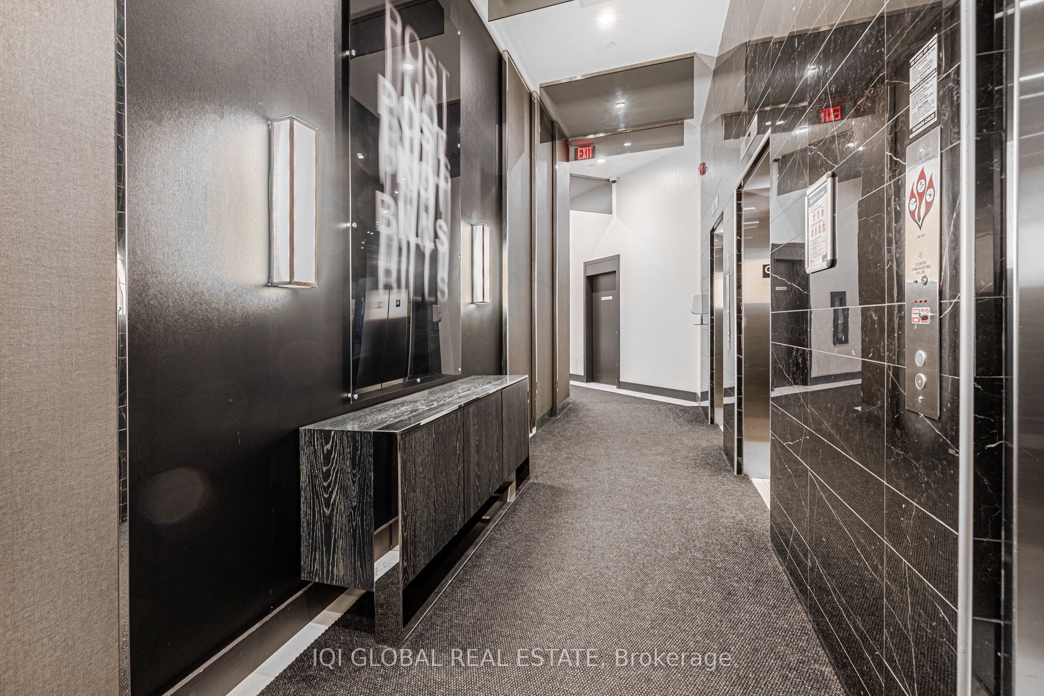 #301 - 9471 Yonge Street Property Photo 30