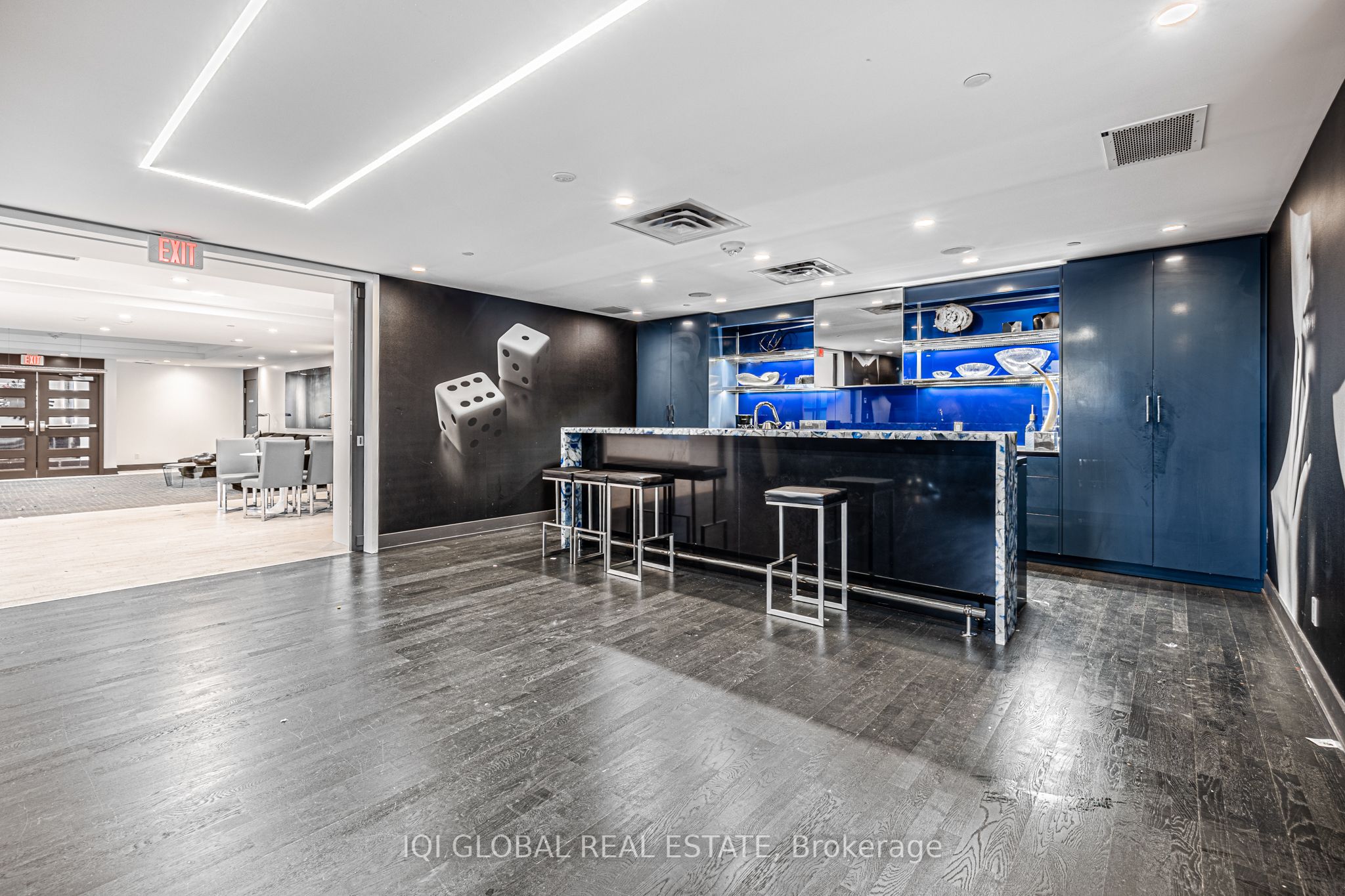 #301 - 9471 Yonge Street Property Photo 34