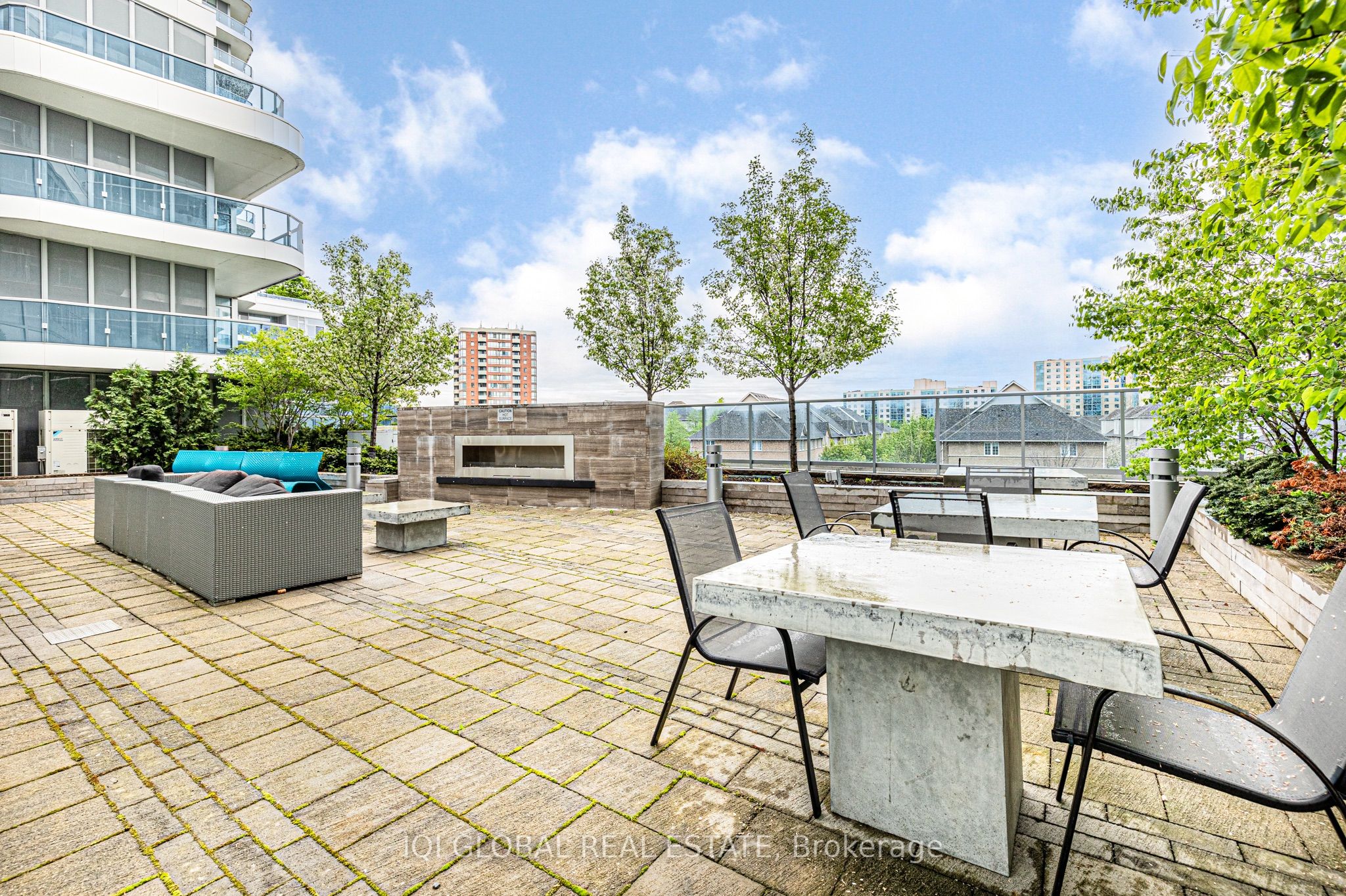 #301 - 9471 Yonge Street Property Photo 38