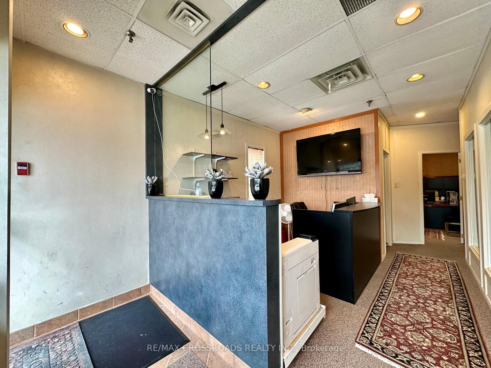 #30 - 151 Esna Park Drive Property Photo 4