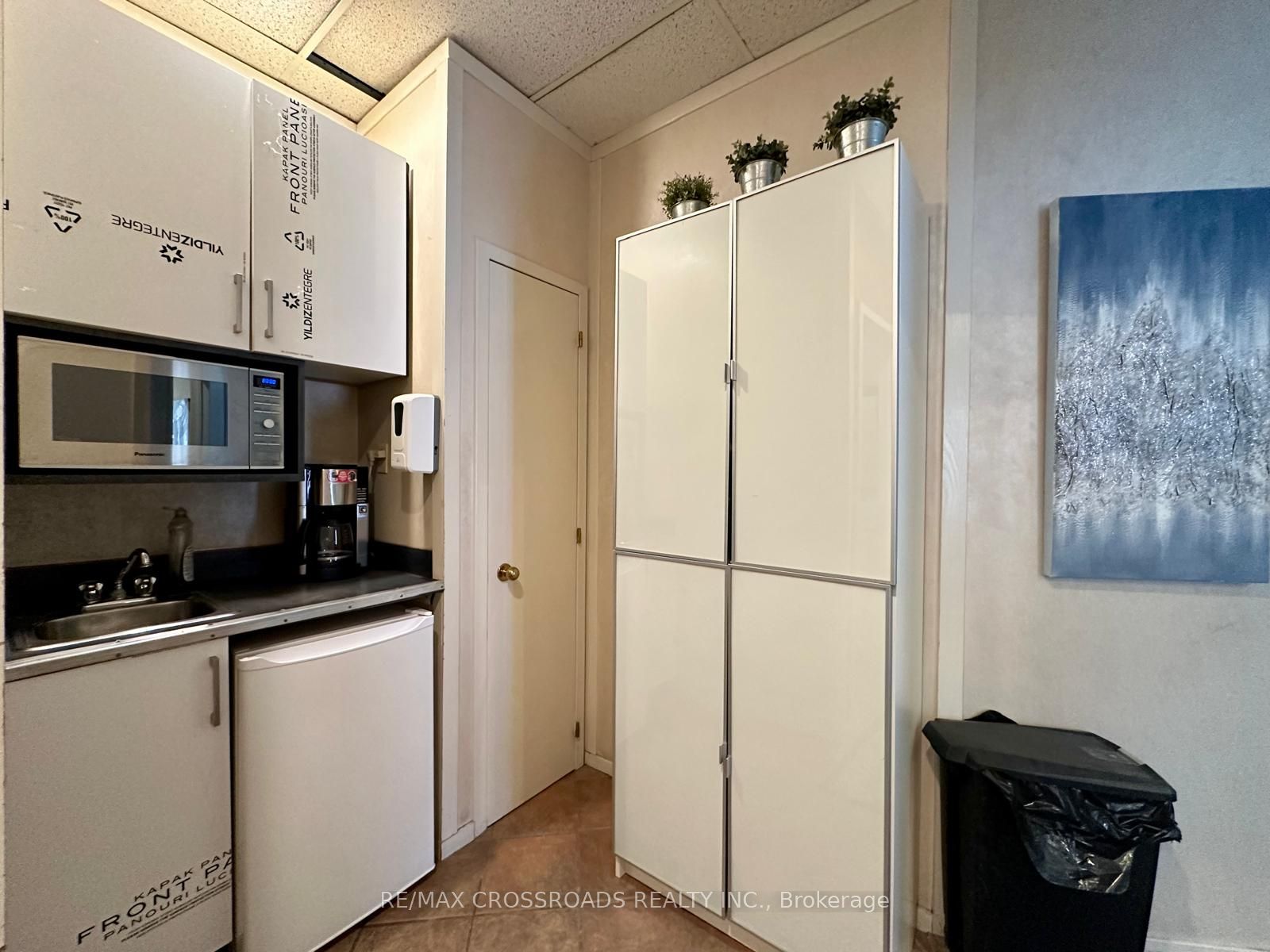 #30 - 151 Esna Park Drive Property Photo 5
