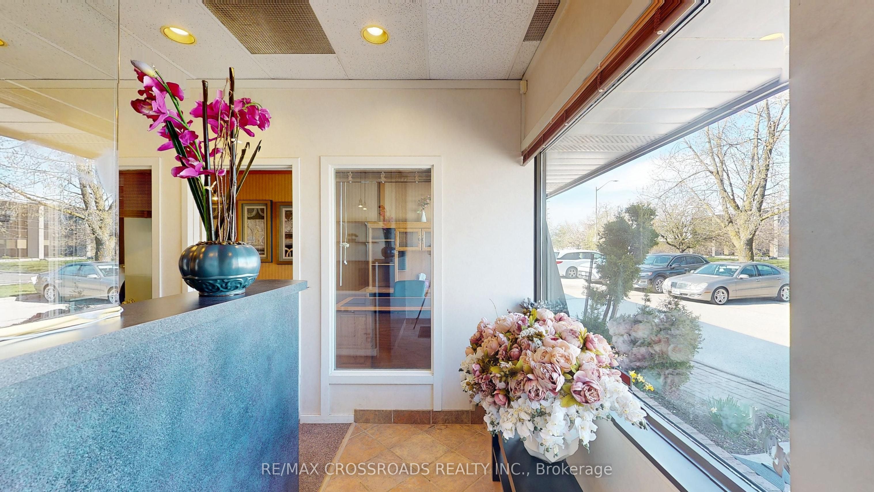 #30 - 151 Esna Park Drive Property Photo 6