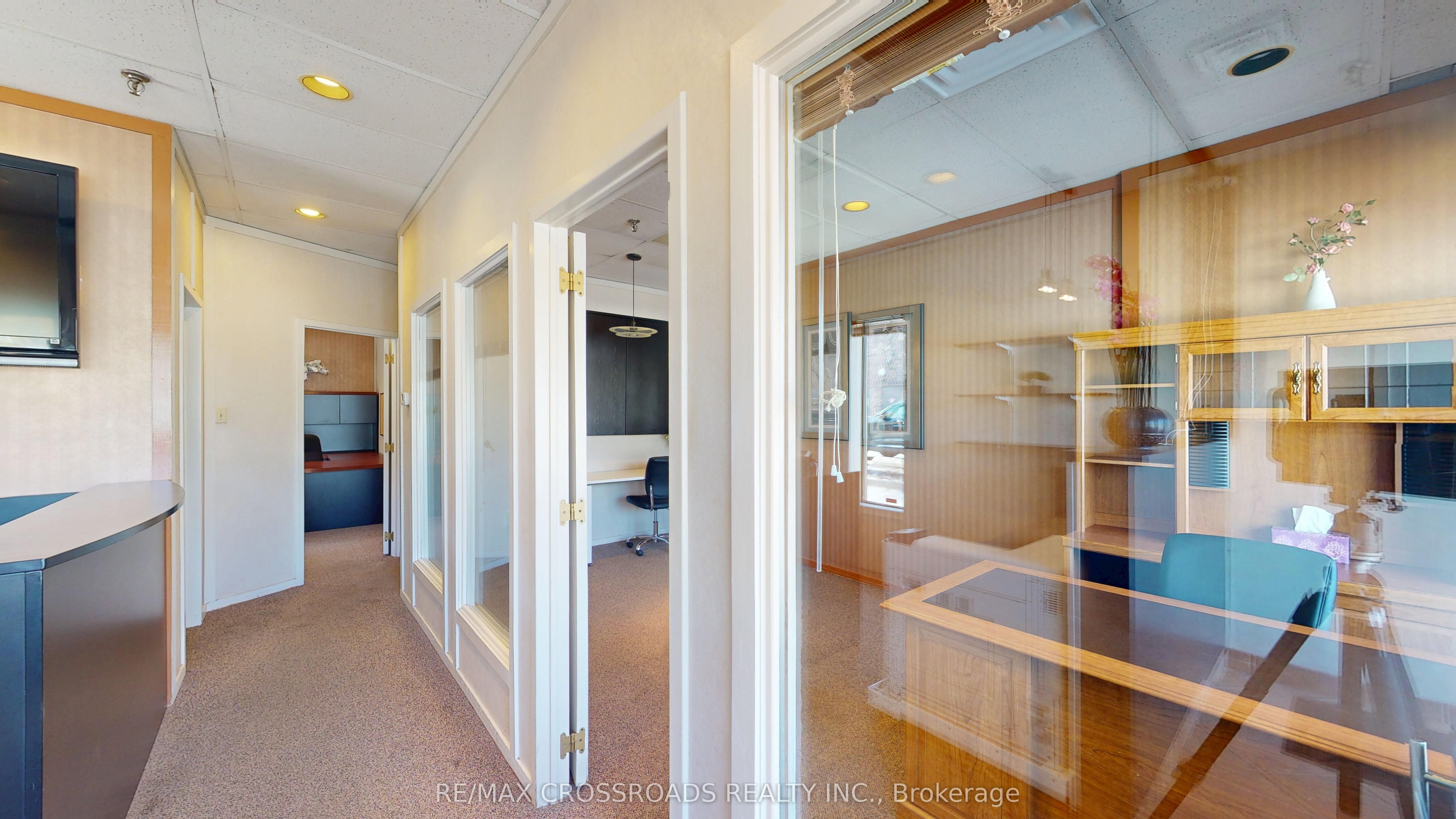 #30 - 151 Esna Park Drive Property Photo 7
