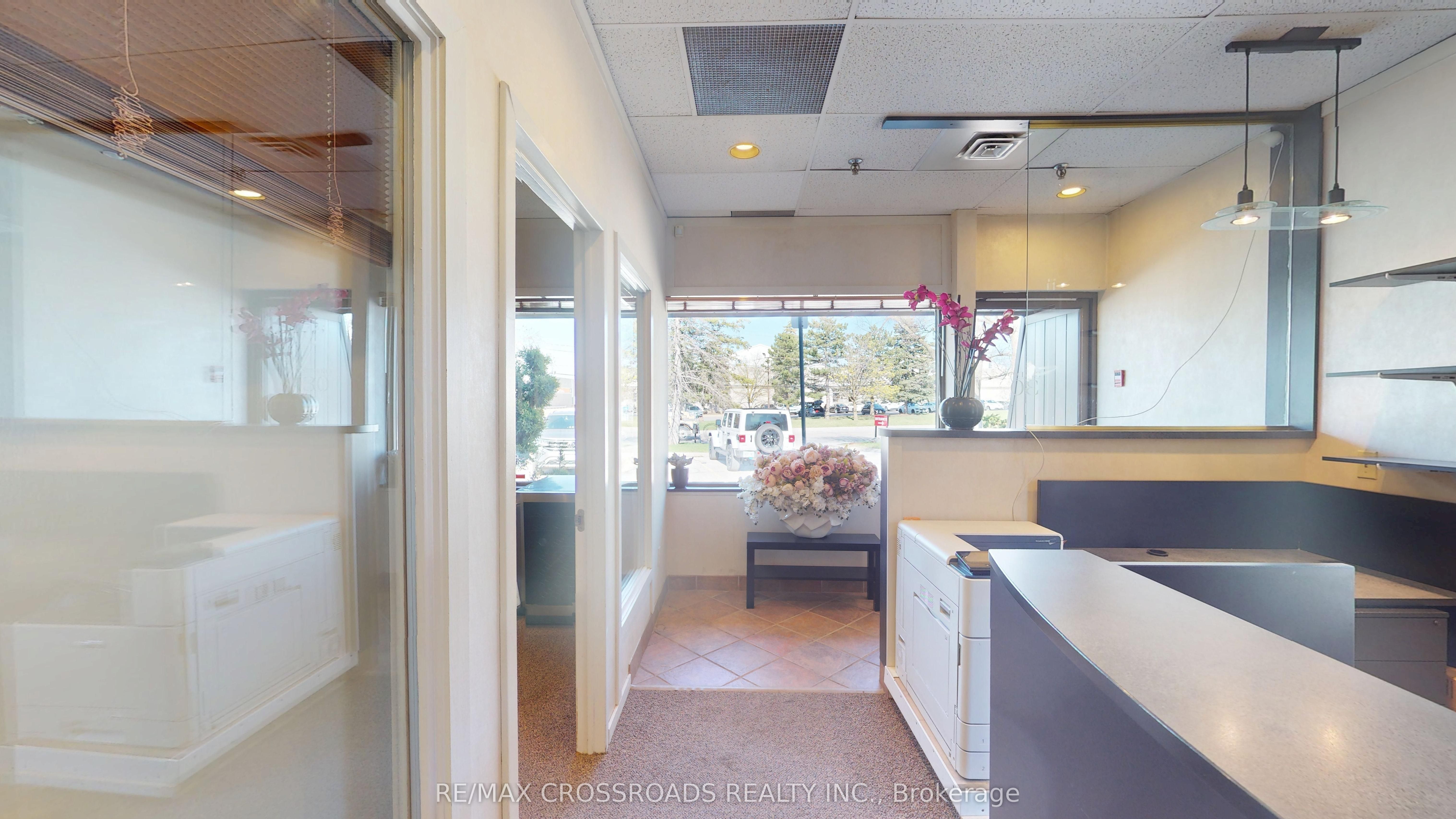 #30 - 151 Esna Park Drive Property Photo 8