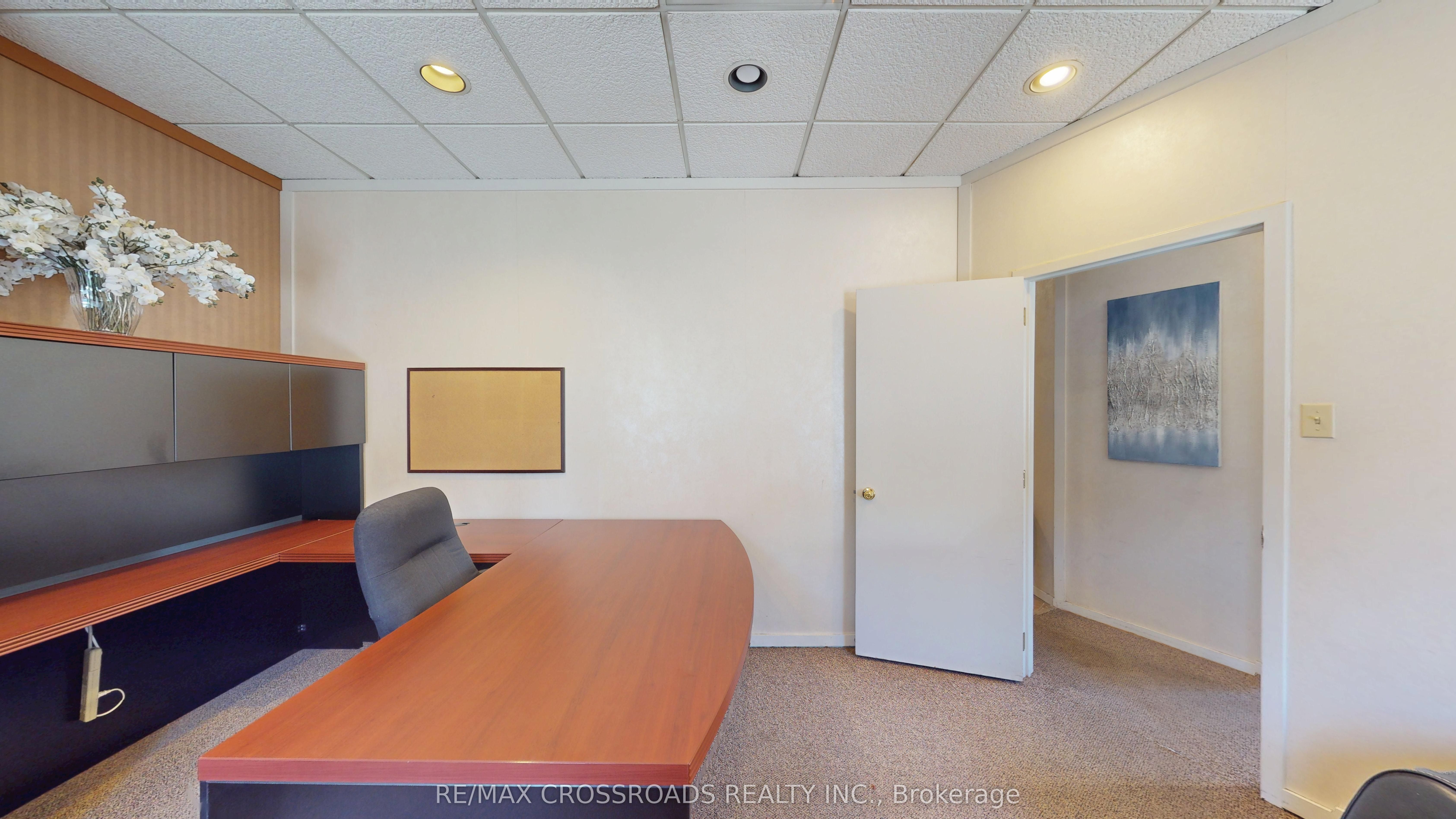 #30 - 151 Esna Park Drive Property Photo 11