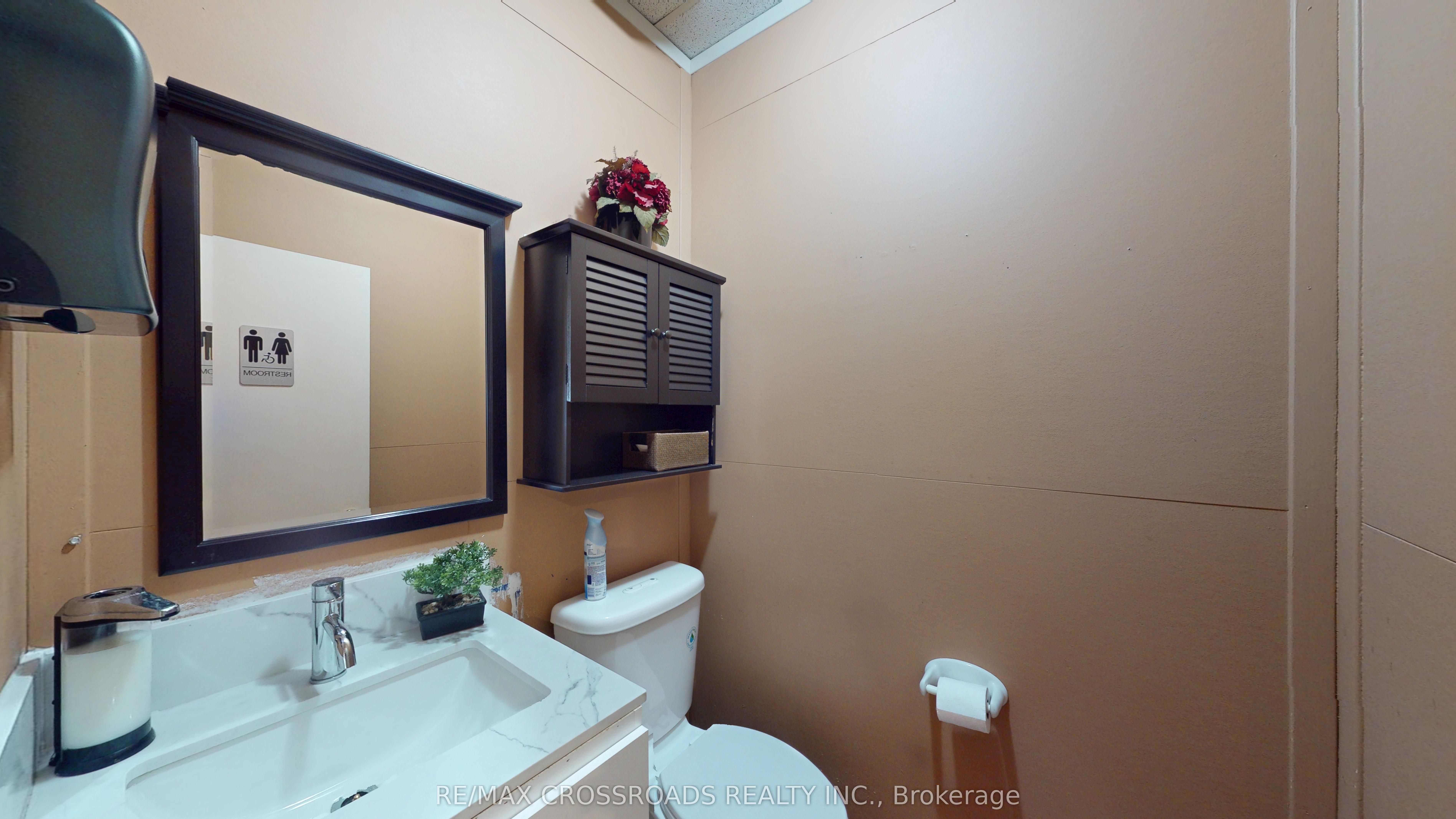 #30 - 151 Esna Park Drive Property Photo 13
