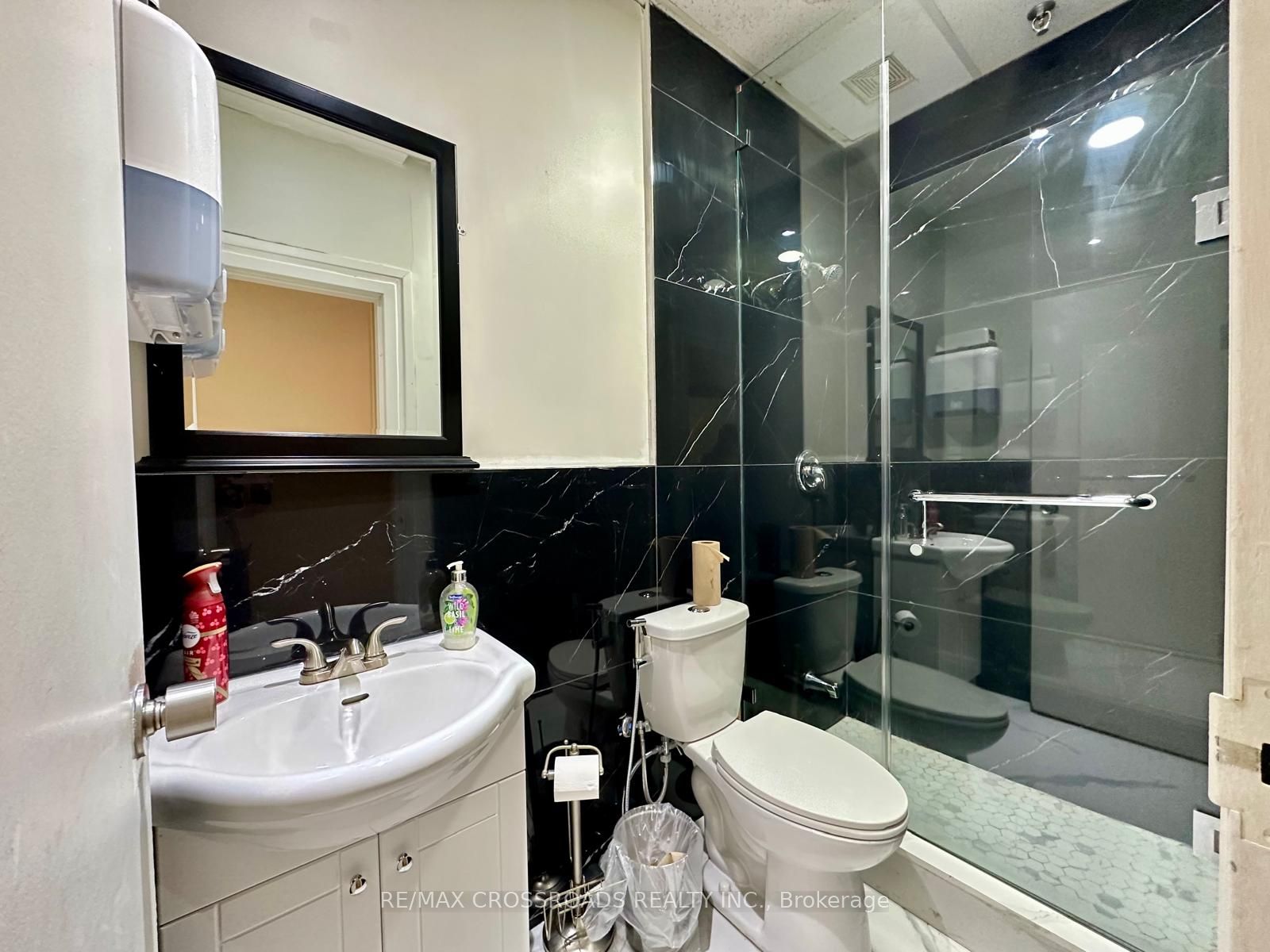 #30 - 151 Esna Park Drive Property Photo 15
