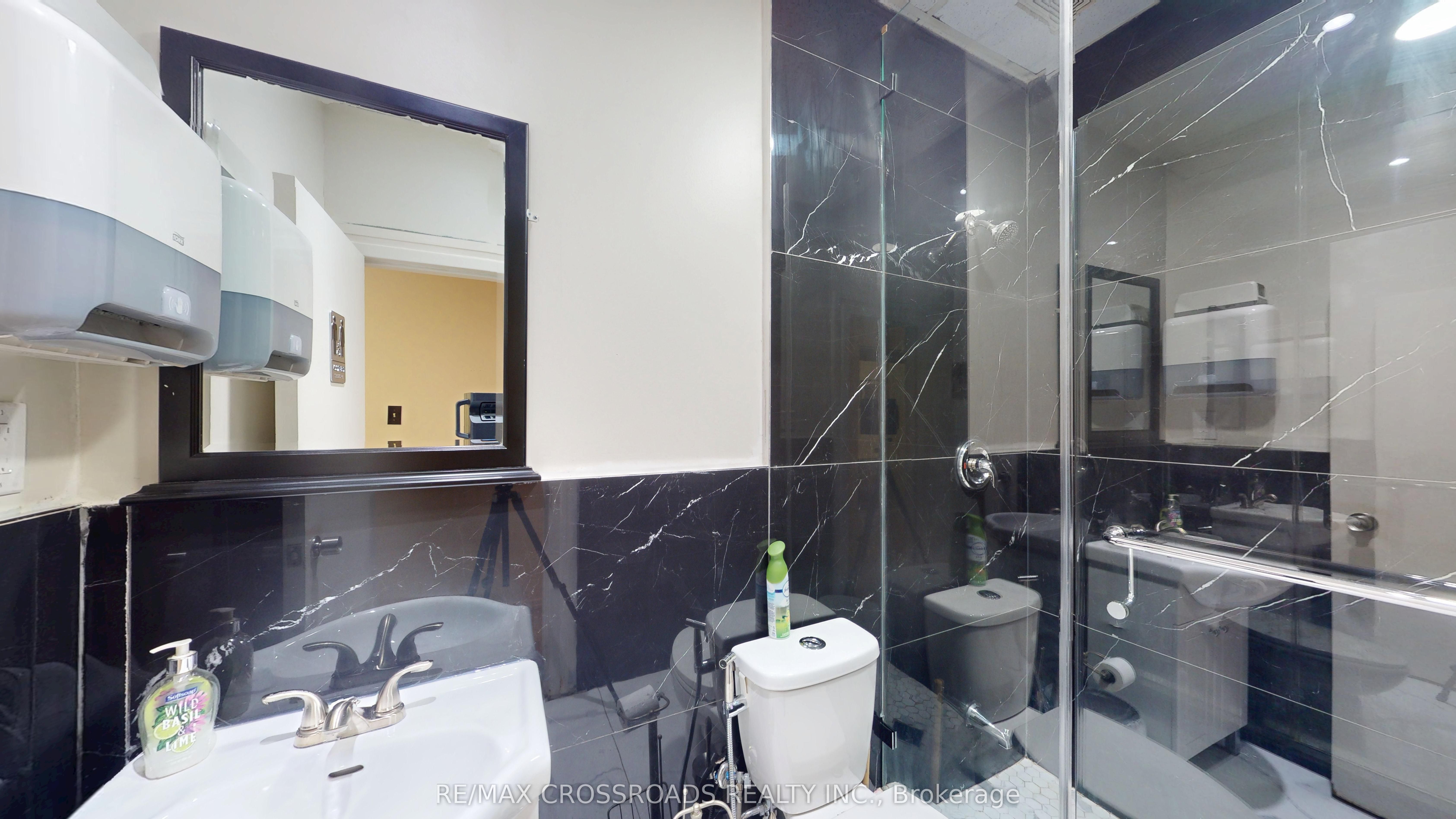 #30 - 151 Esna Park Drive Property Photo 16
