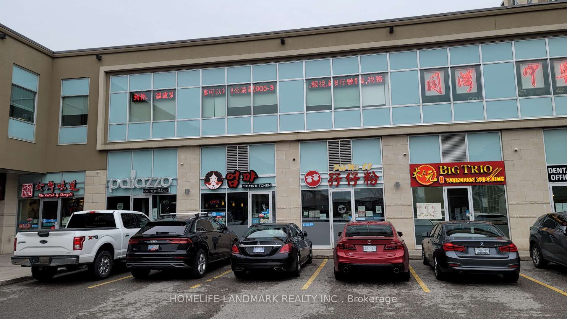 #1002 - 32 South Unionville Avenue Property Photo 6