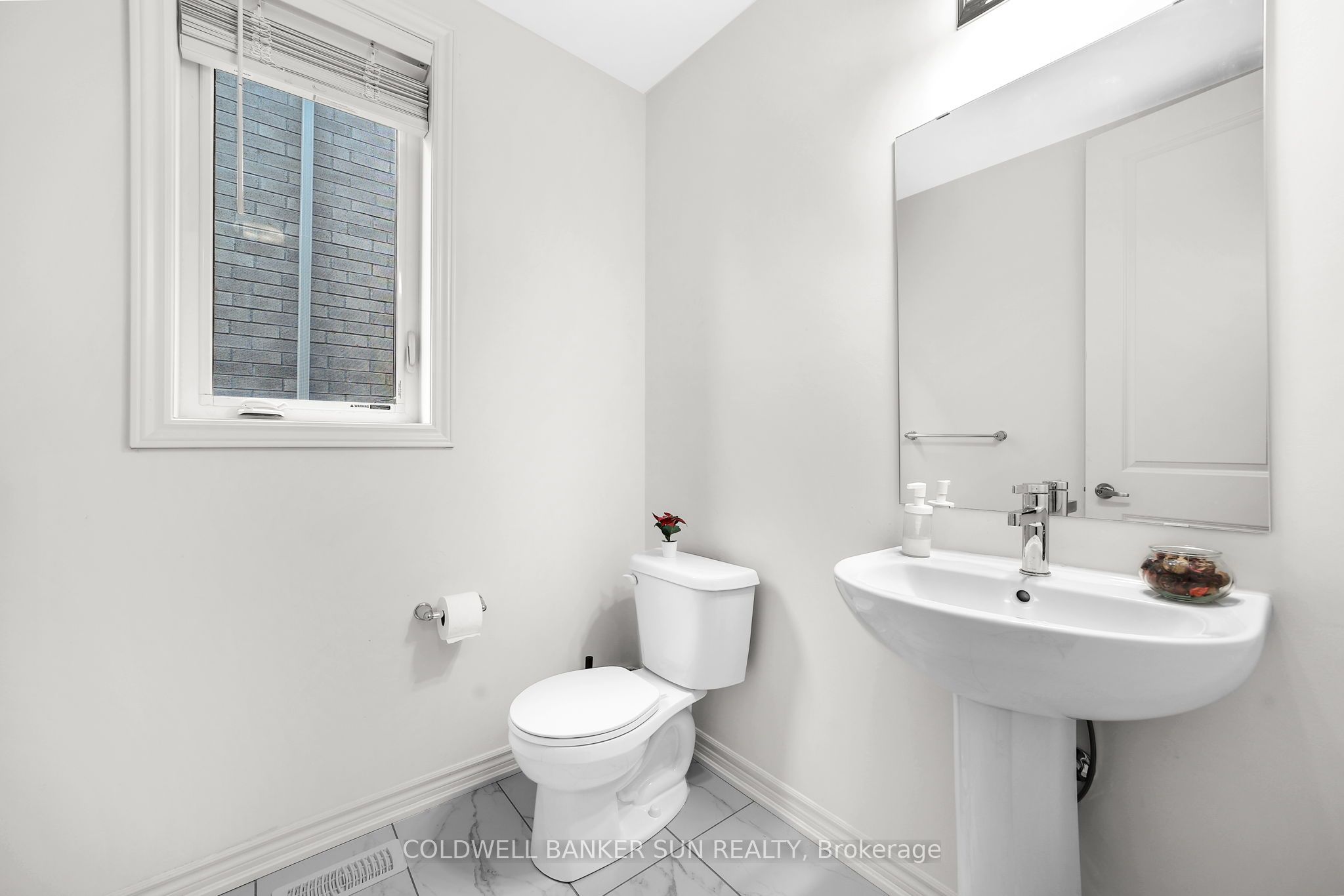 15 Hummingbird Grove E Property Photo 19
