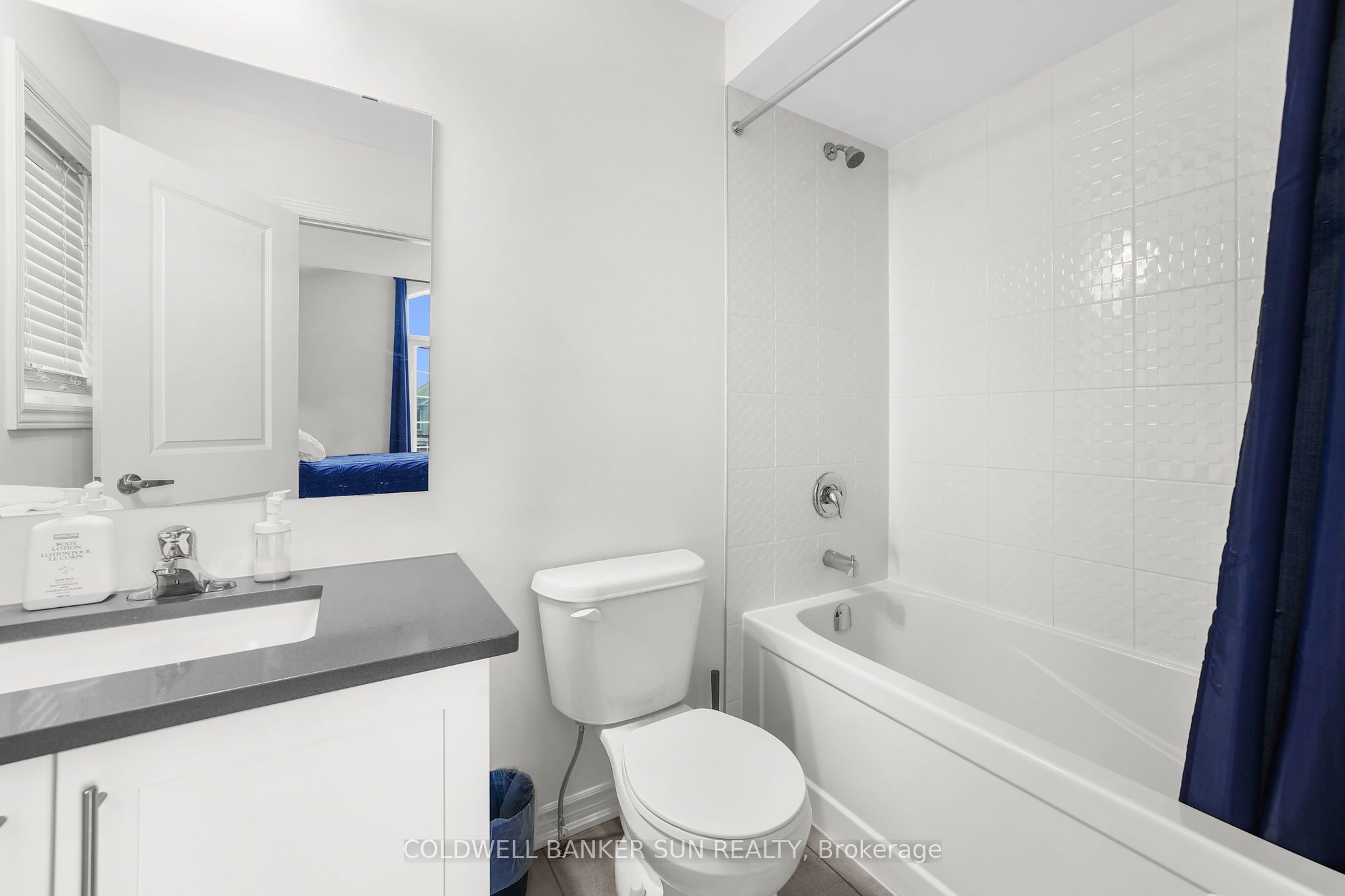 15 Hummingbird Grove E Property Photo 23