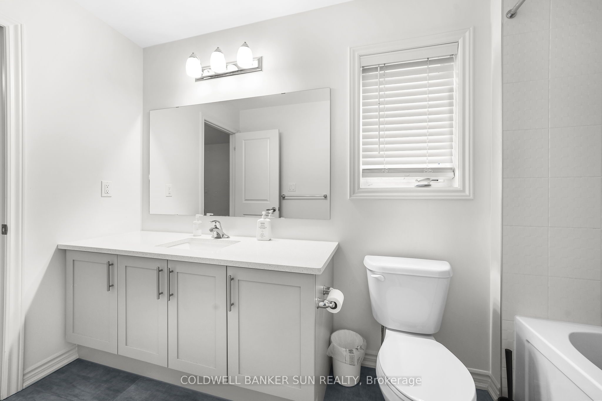 15 Hummingbird Grove E Property Photo 27