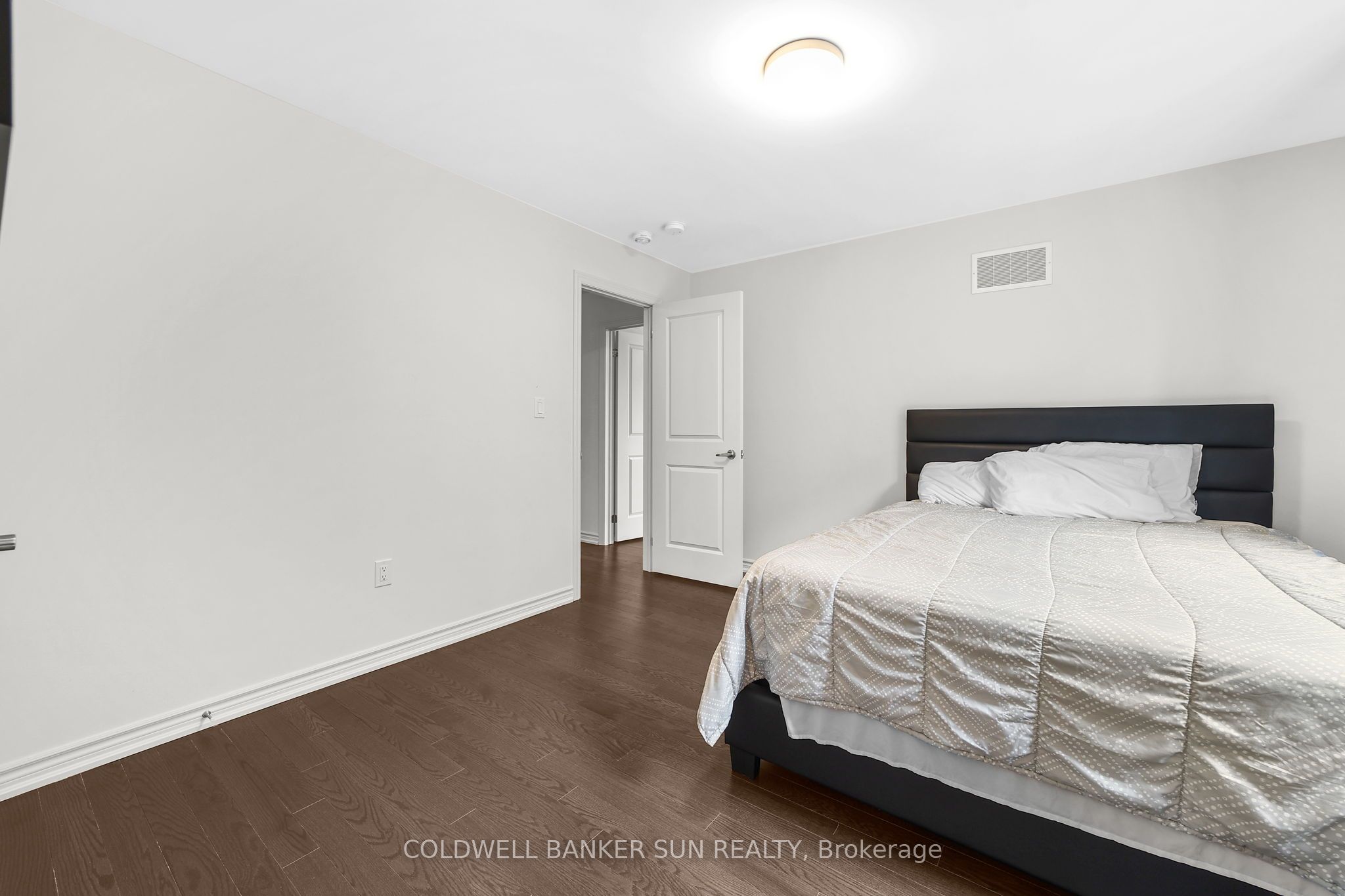 15 Hummingbird Grove E Property Photo 29