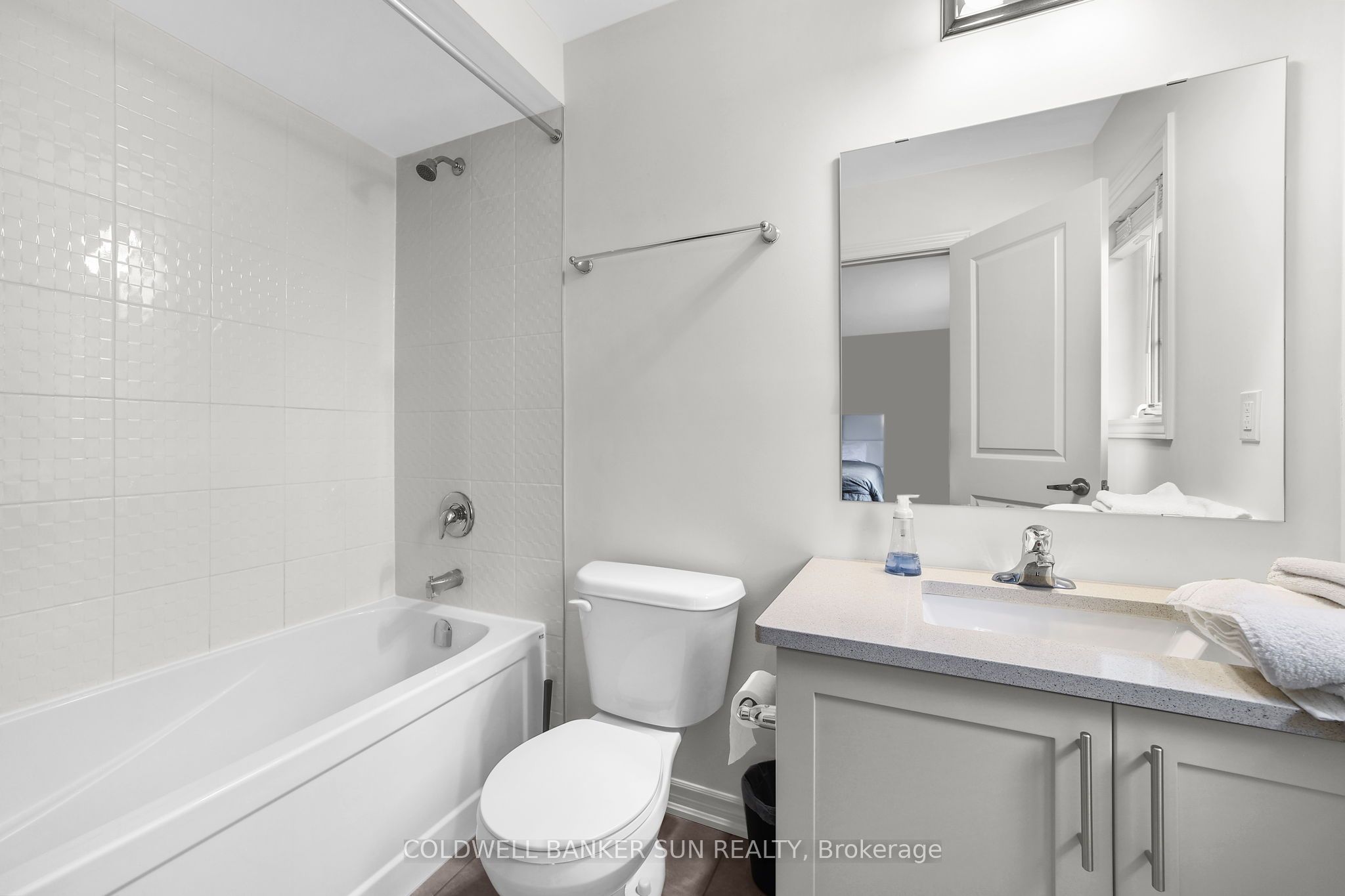15 Hummingbird Grove E Property Photo 33