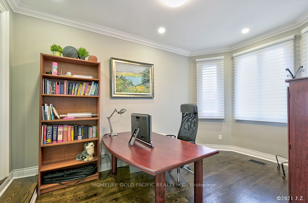 48 Havagal Crescent Property Photo 4