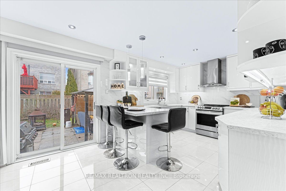 129 Flagstone Way Property Photo 8