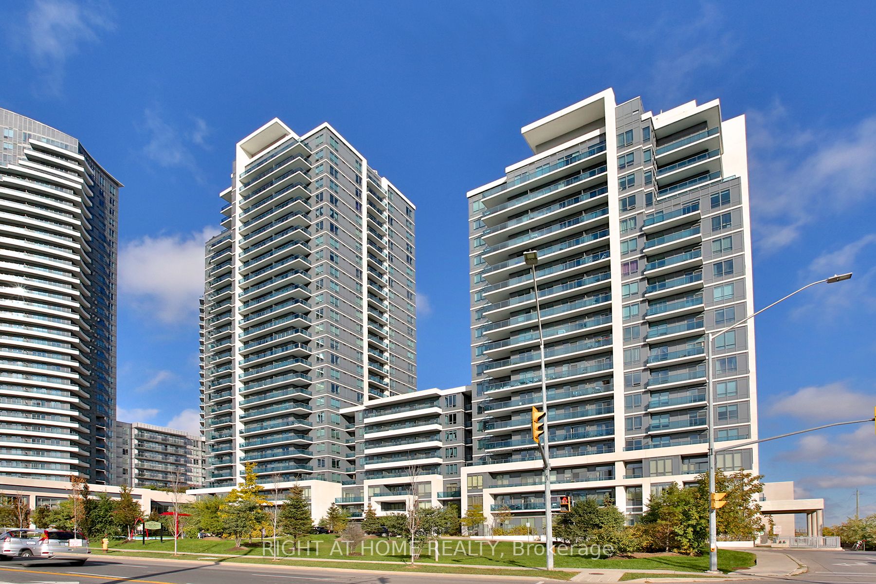 7165 Yonge Street 1505 Property Photo 1