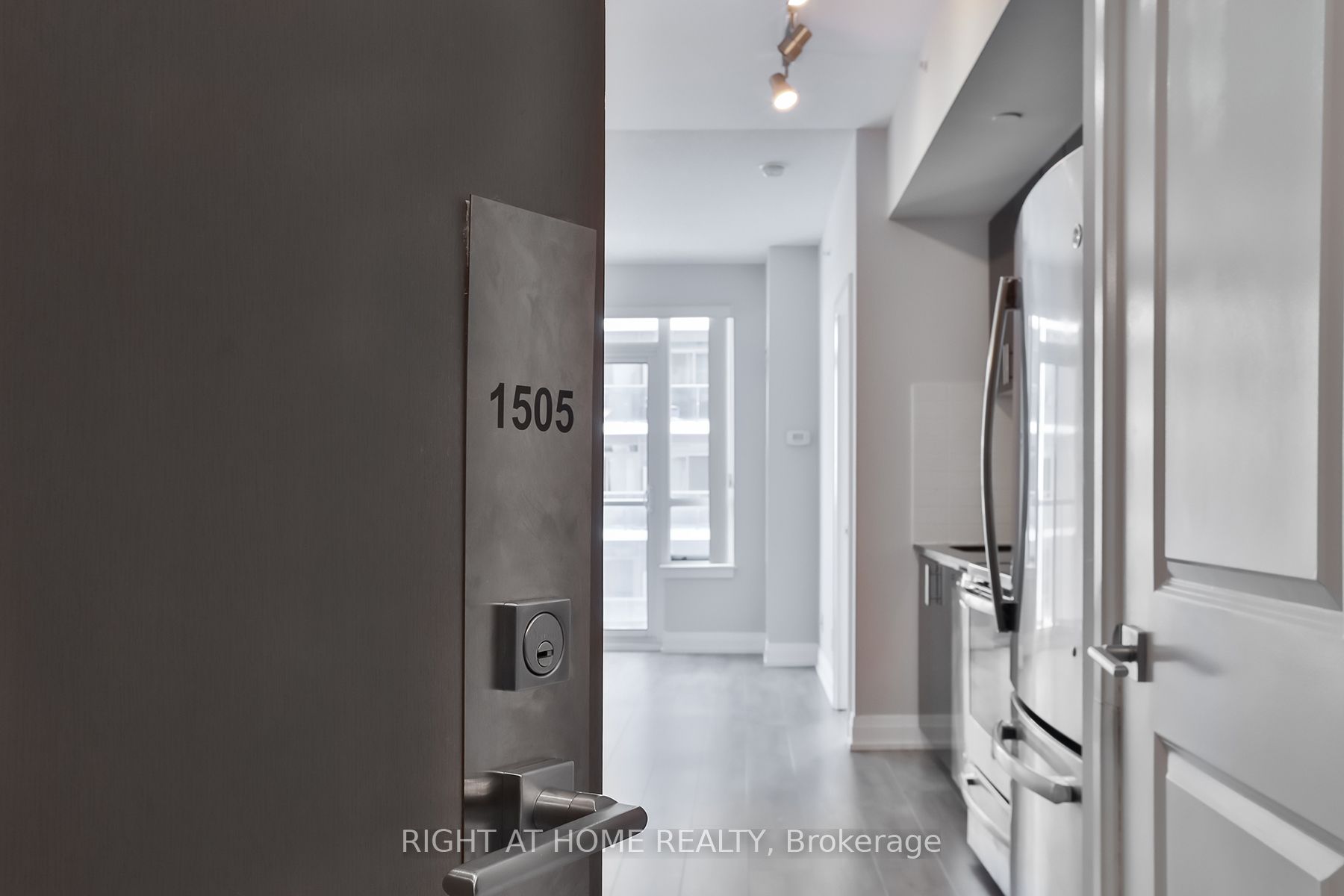 7165 Yonge Street 1505 Property Photo 3