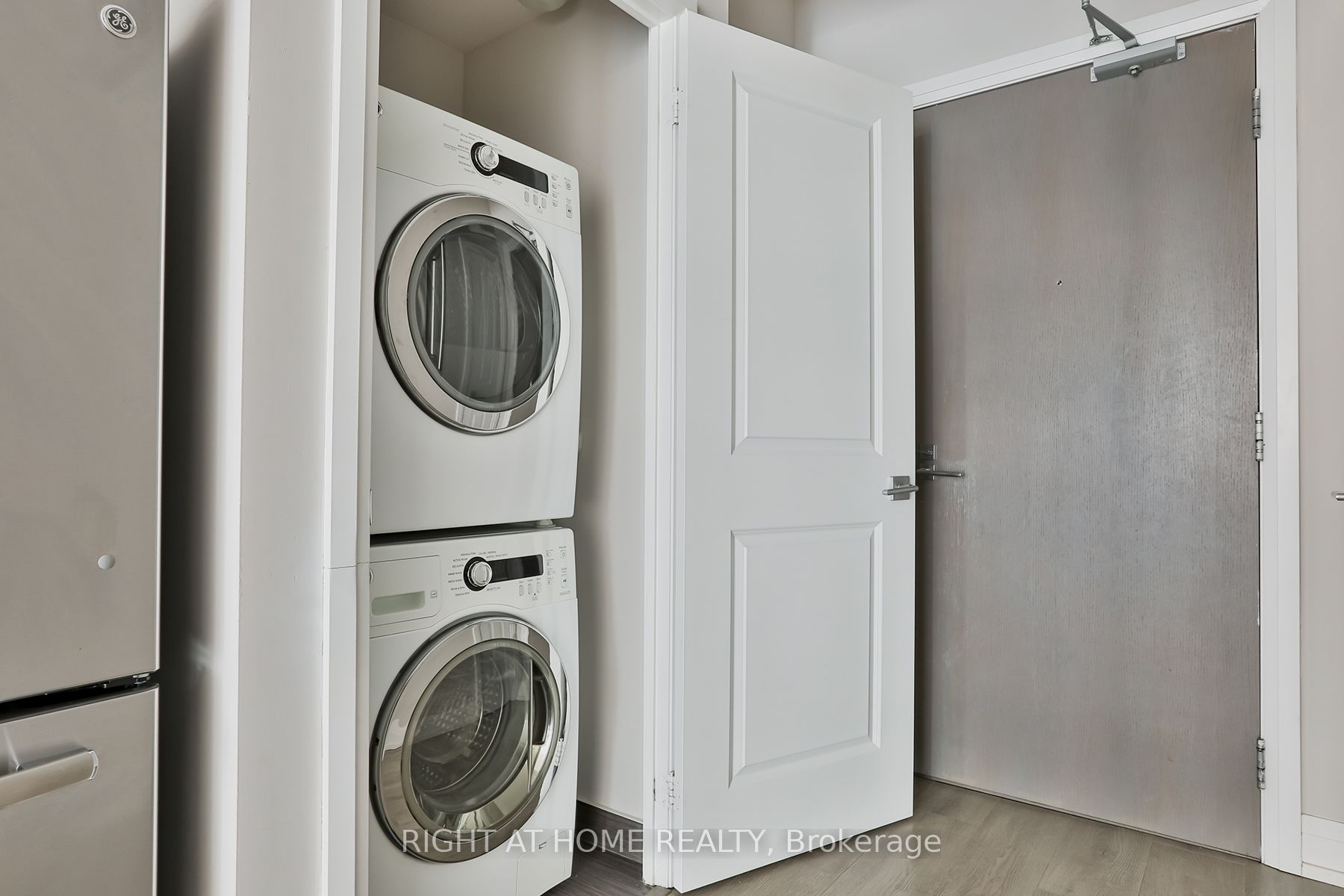 7165 Yonge Street 1505 Property Photo 5
