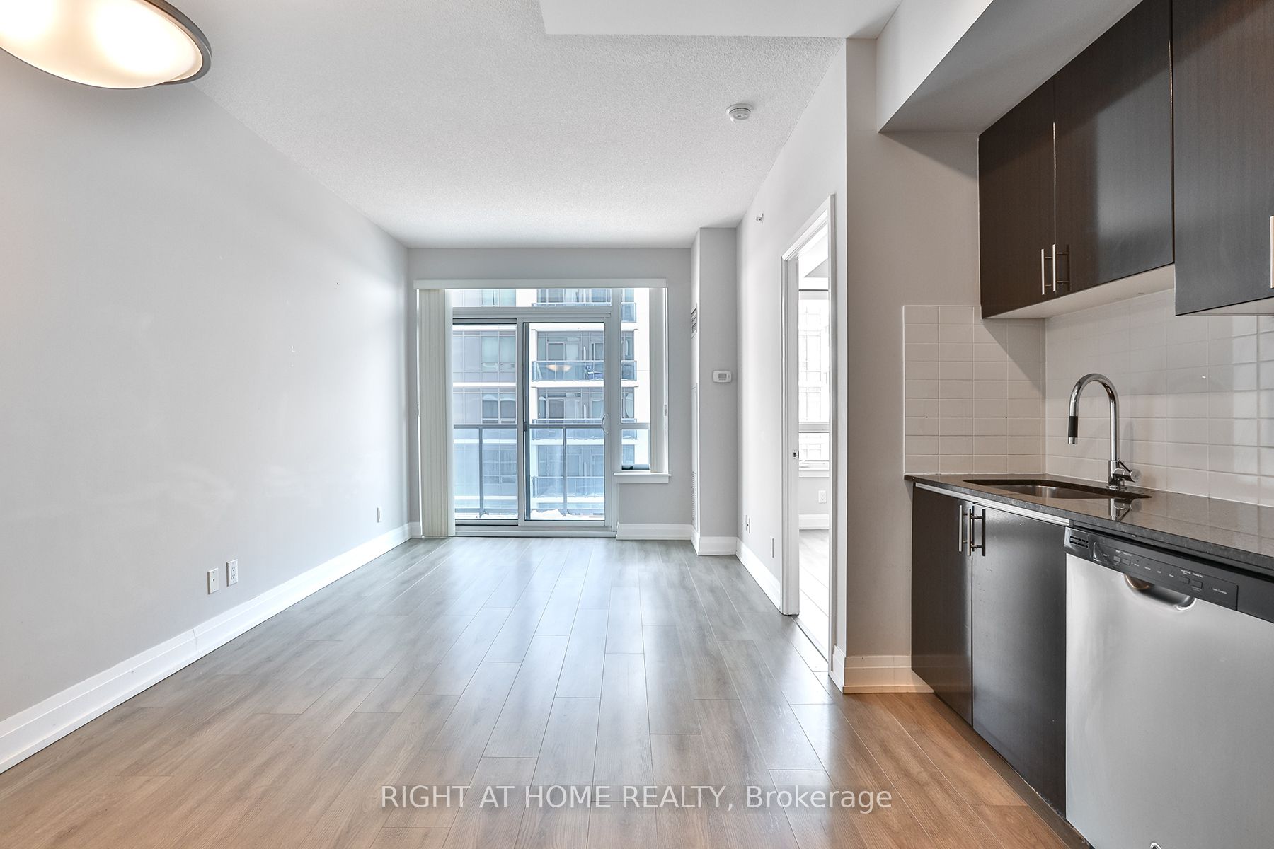 7165 Yonge Street 1505 Property Photo 8