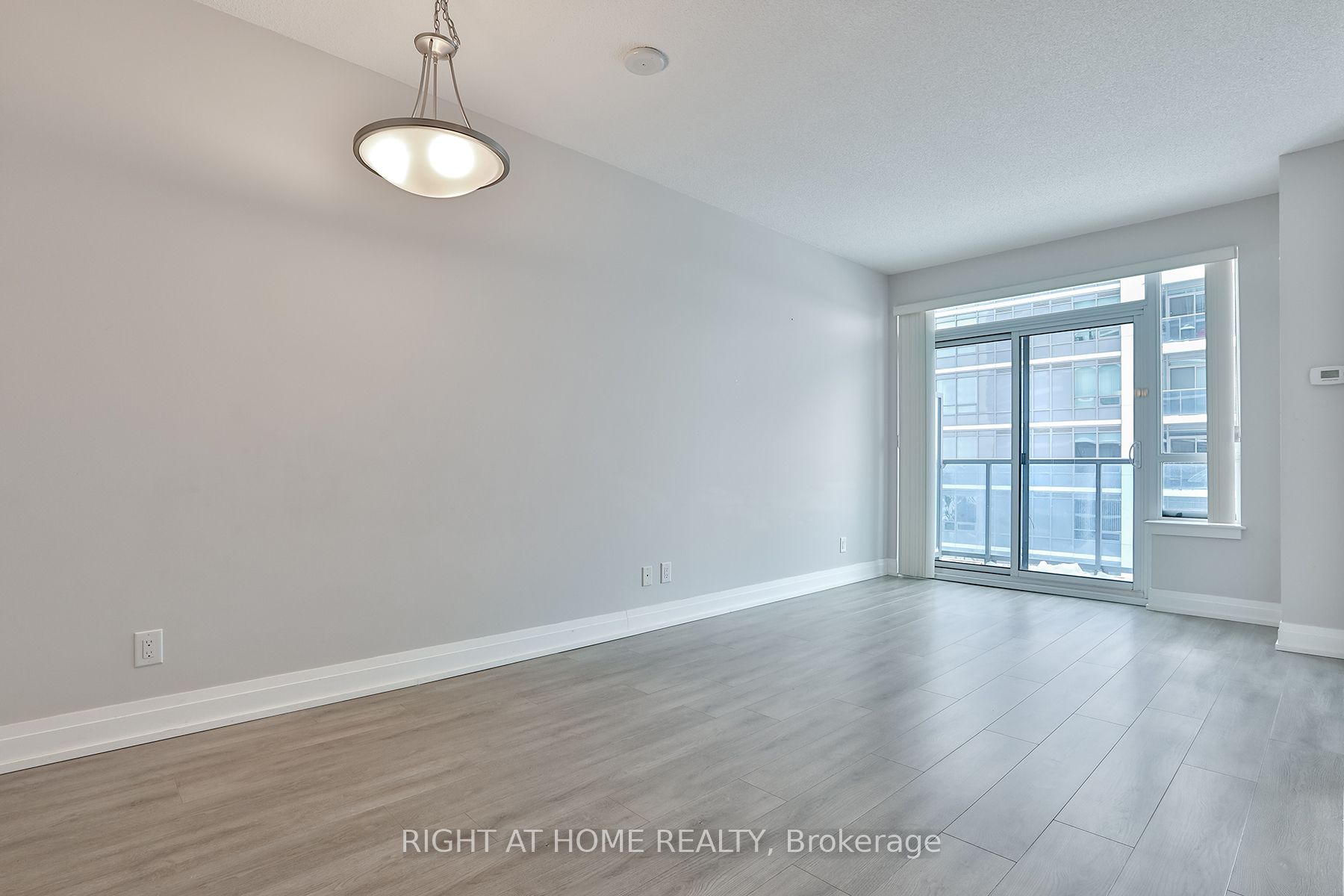 7165 Yonge Street 1505 Property Photo 10