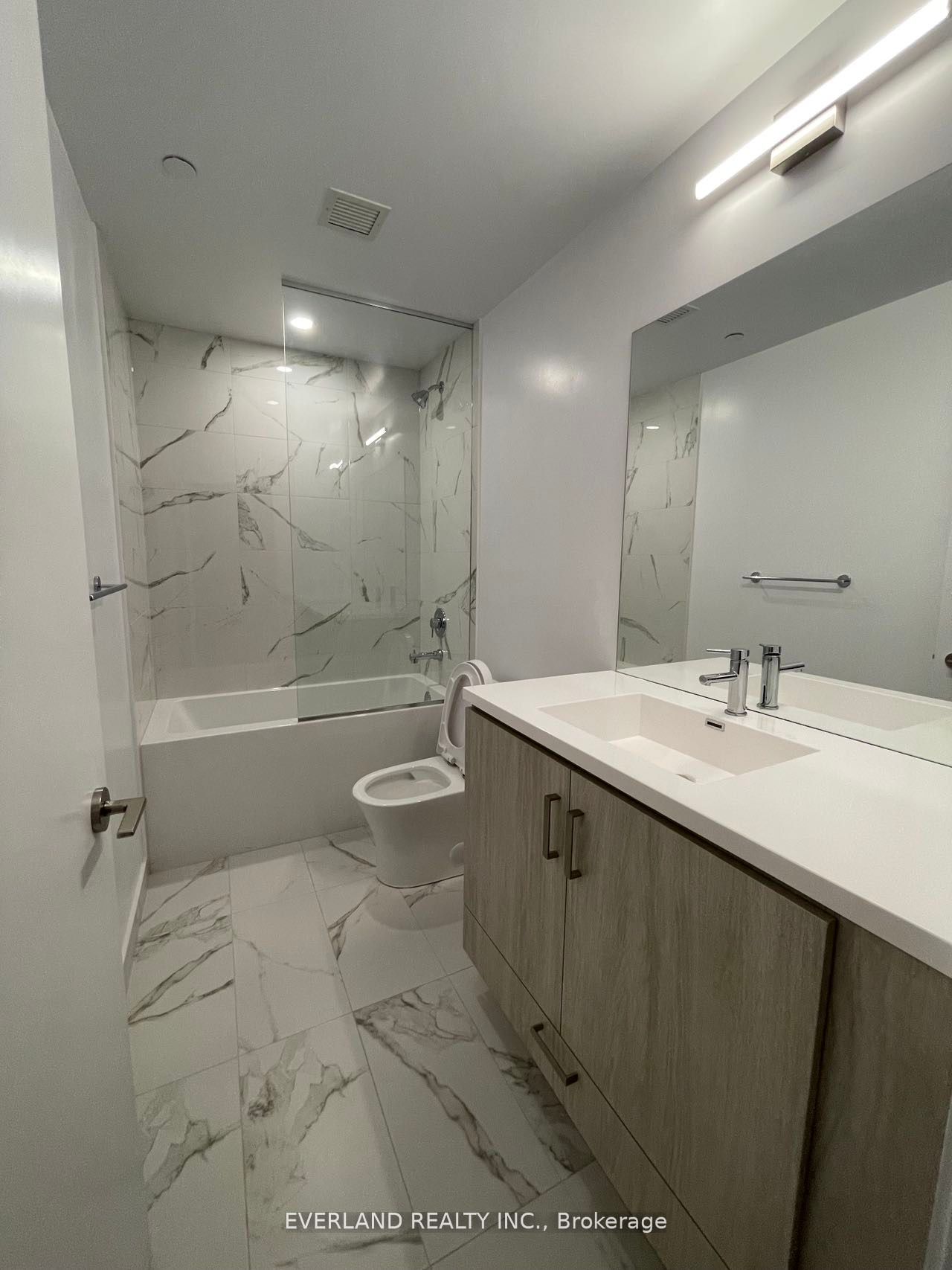 60 Honeycrisp Crescent 1118 Property Photo 7
