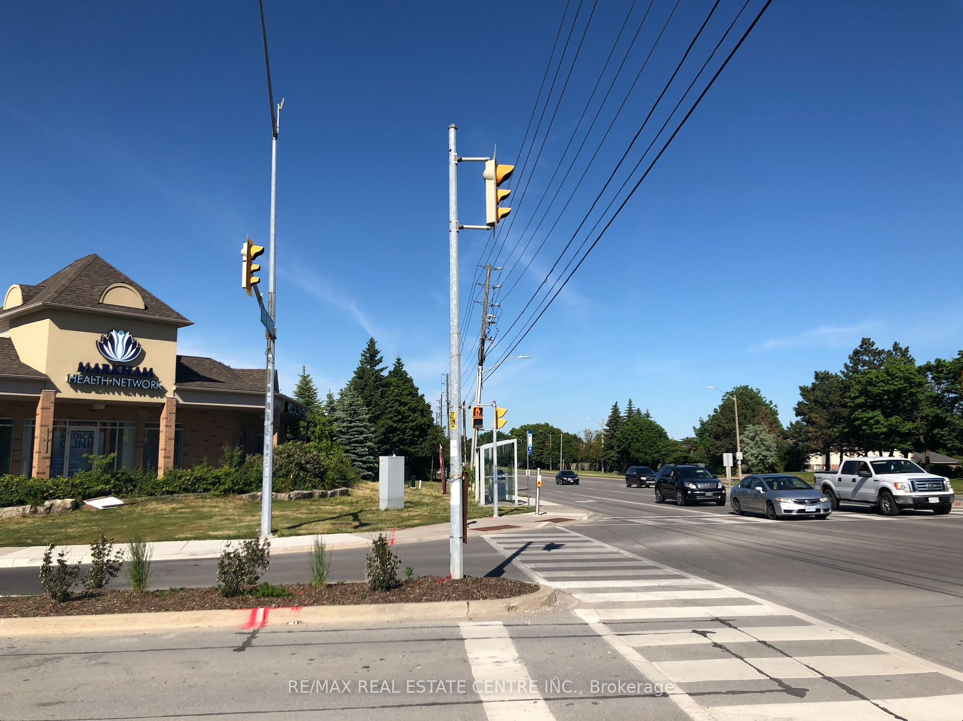 #6 - 5 Swan Lake Boulevard Property Photo 8