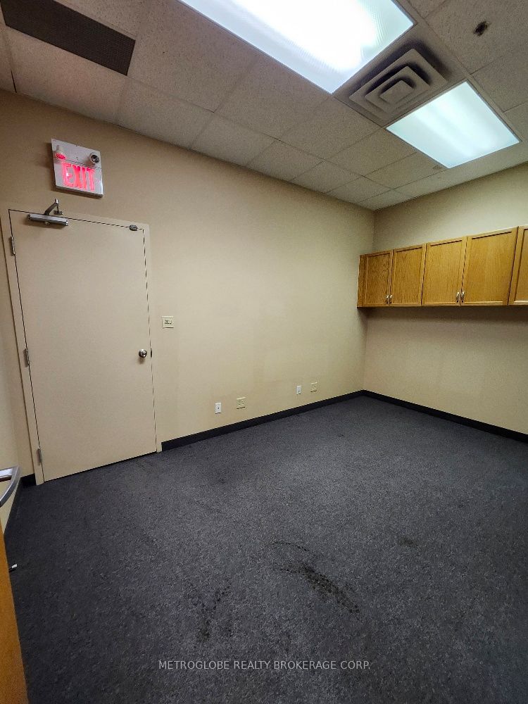 #207/8/9 - 8551 Weston Road Property Photo 16