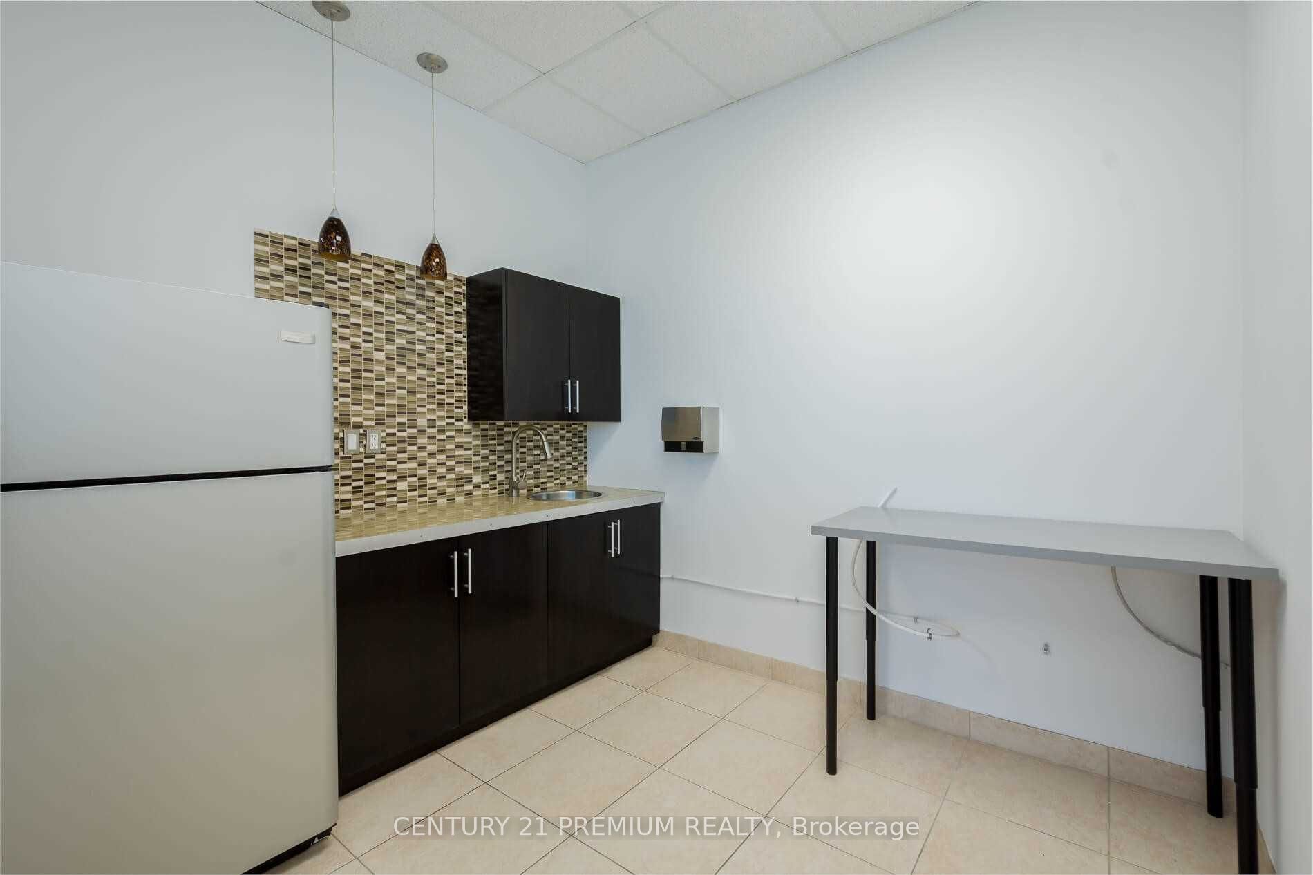 #unit#14 Room 01 - 661 Chrislea Road Property Photo 8