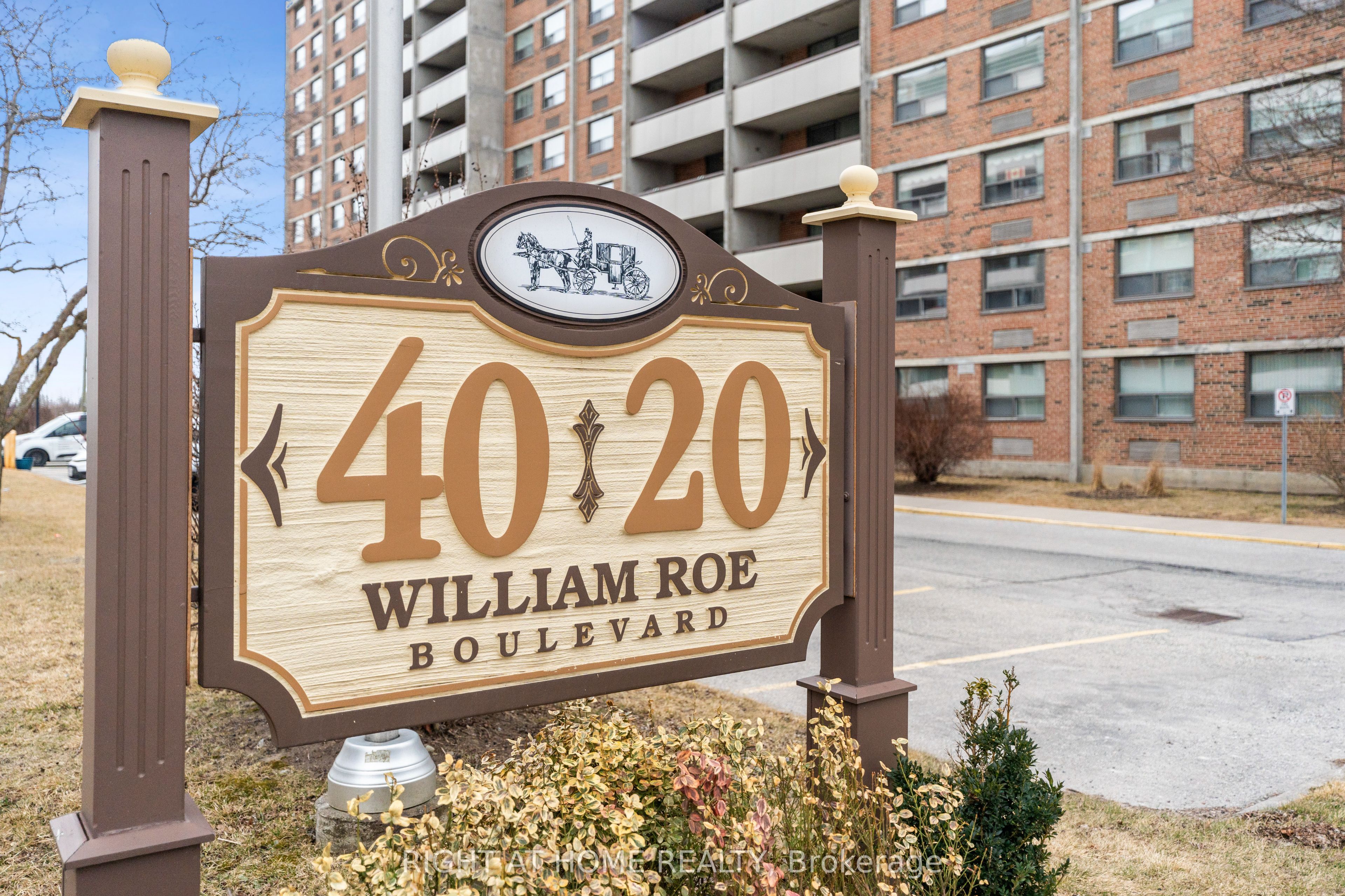 #307 - 20 William Roe Boulevard Property Photo 1