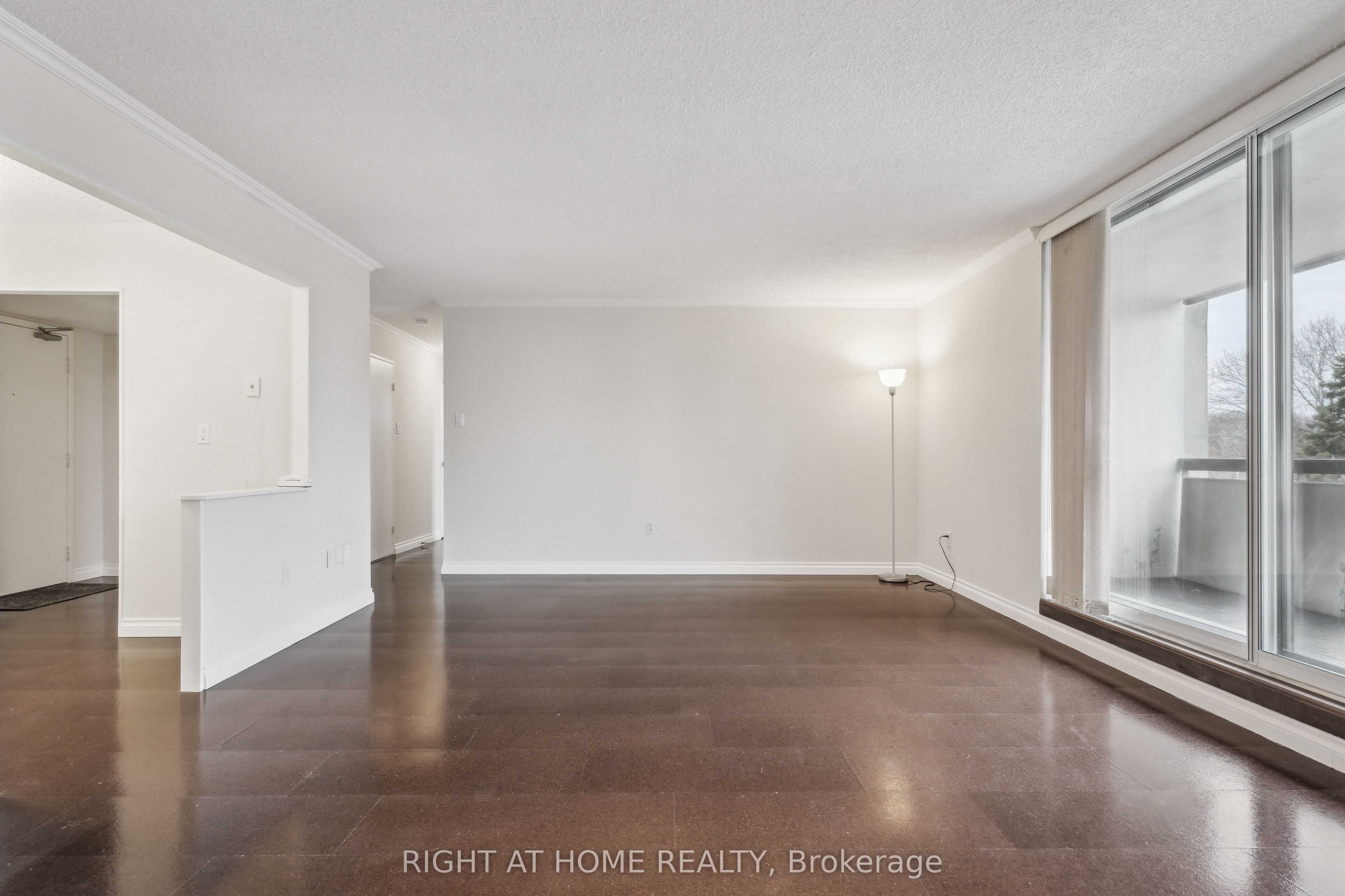 20 William Roe Boulevard 307 Property Photo 5
