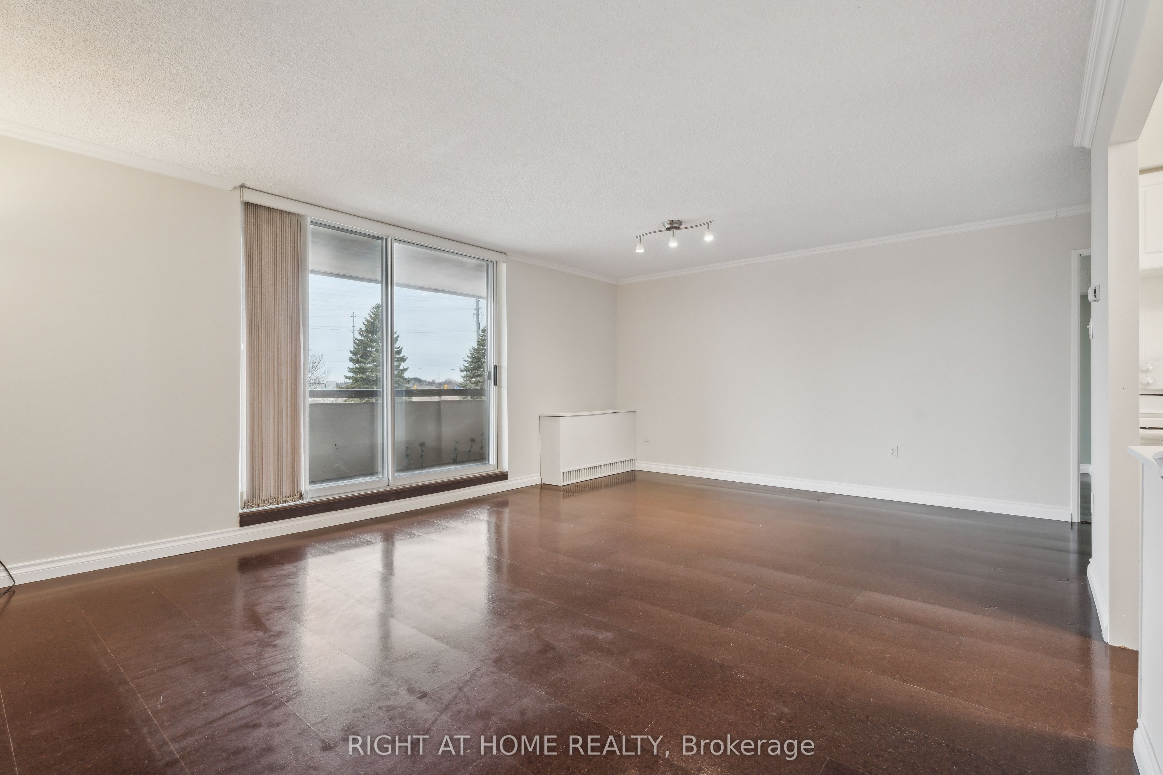 20 William Roe Boulevard 307 Property Photo 6