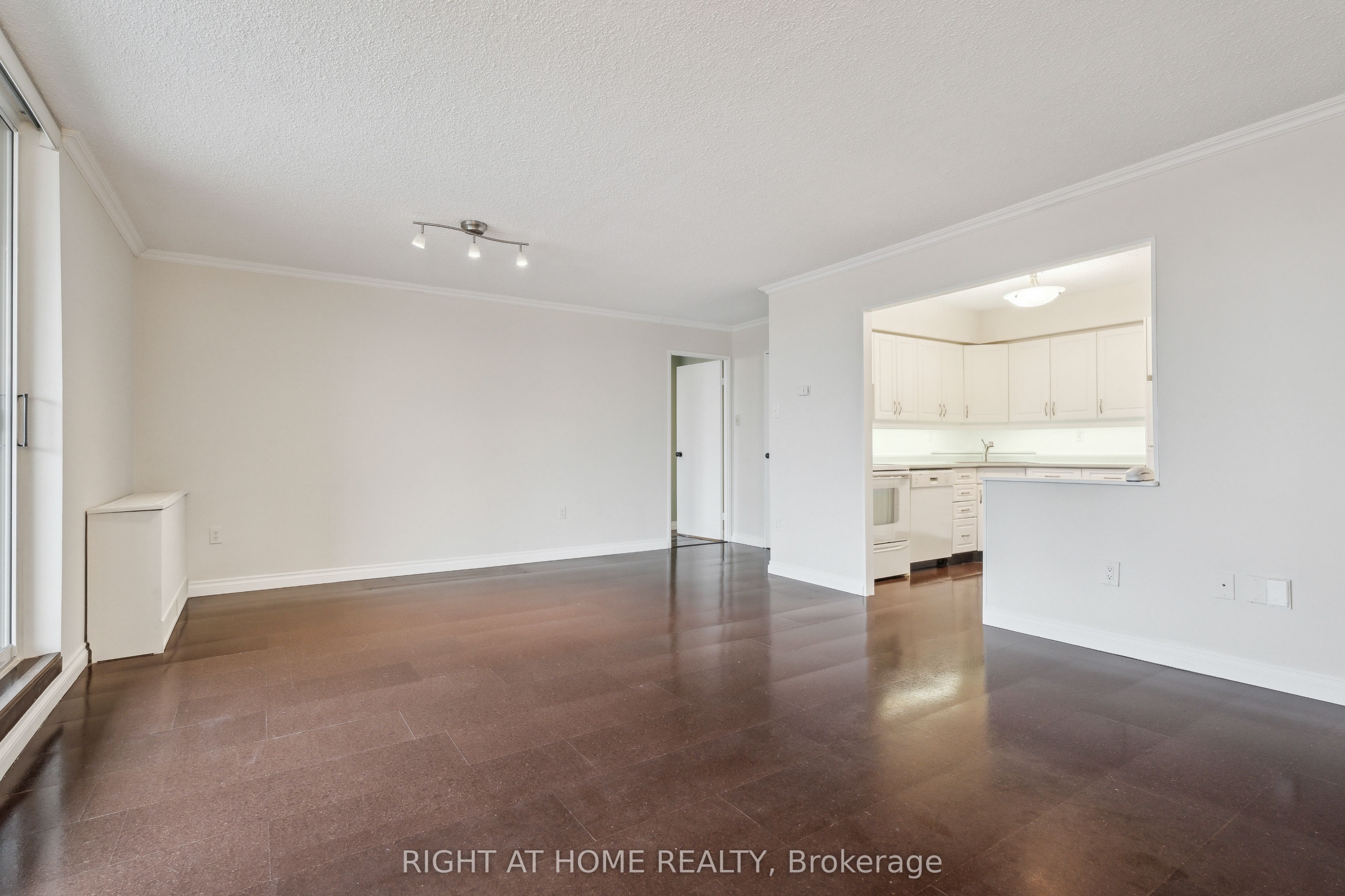 20 William Roe Boulevard 307 Property Photo 7