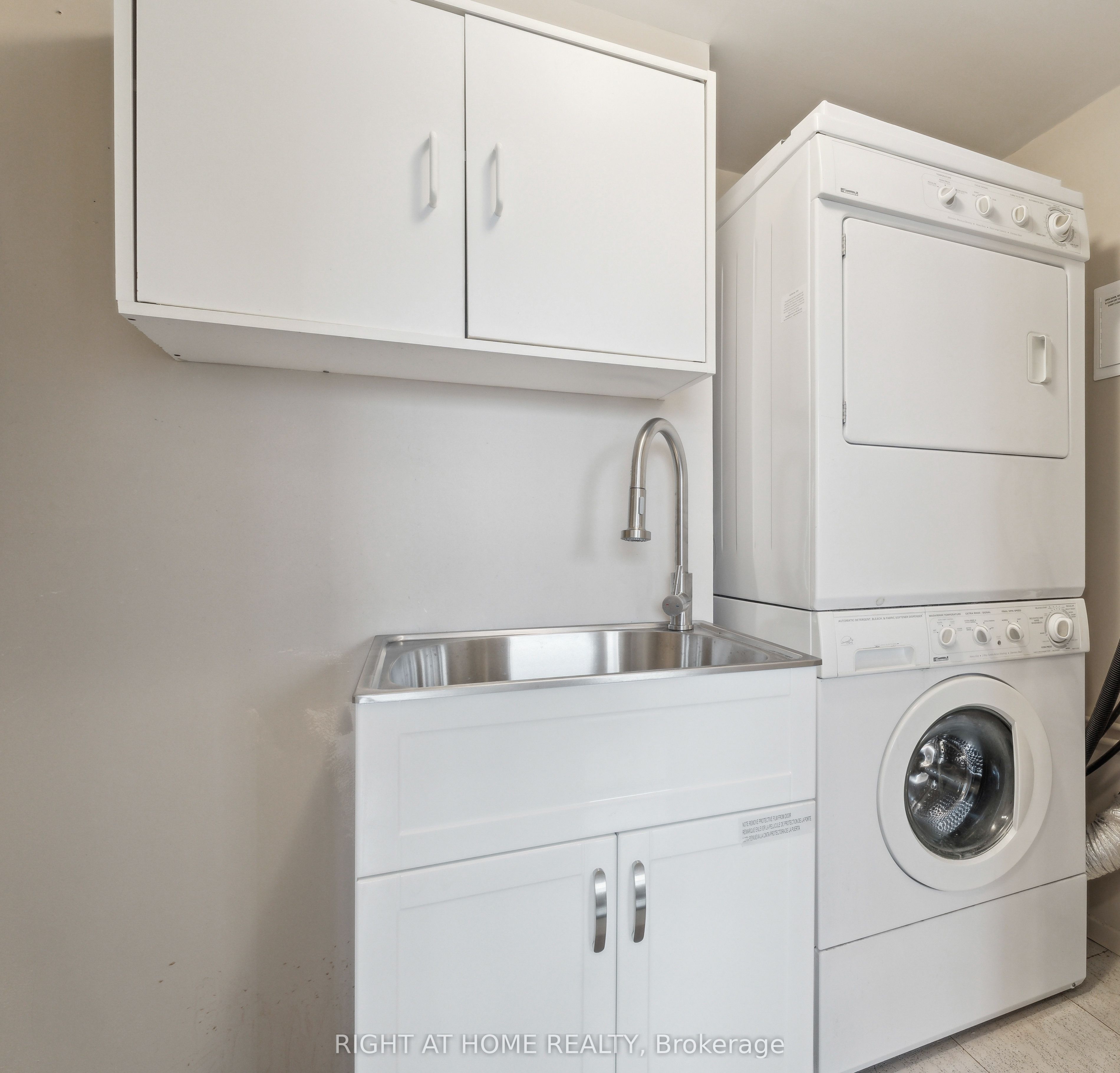 20 William Roe Boulevard 307 Property Photo 11