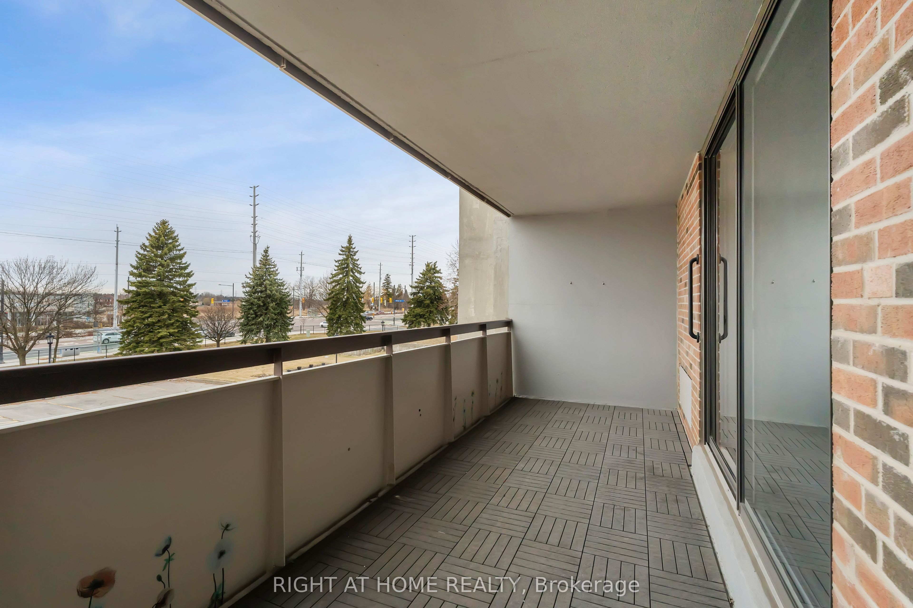 20 William Roe Boulevard 307 Property Photo 13