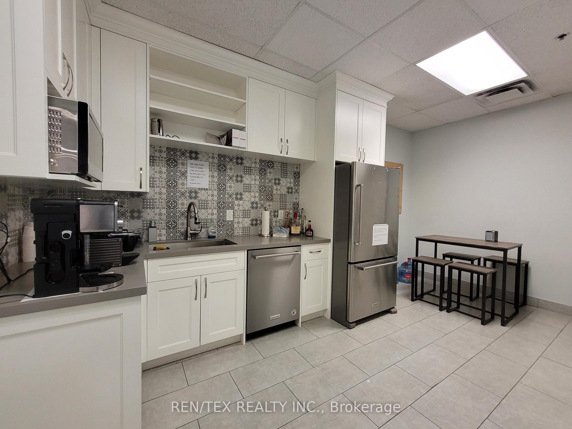 55 Director Court Property Photo 6