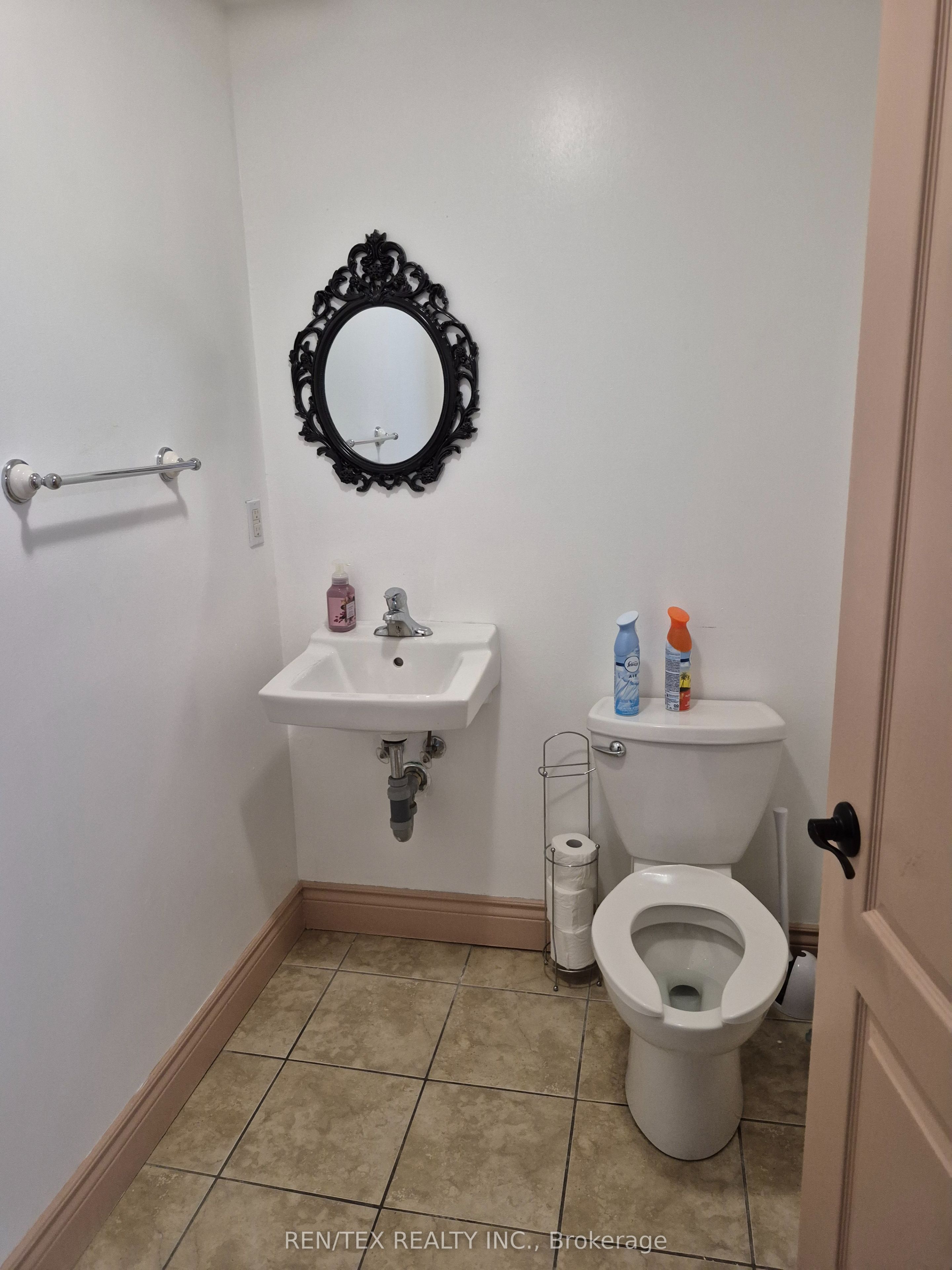 #18b - 6175 Highway 7 Property Photo 8