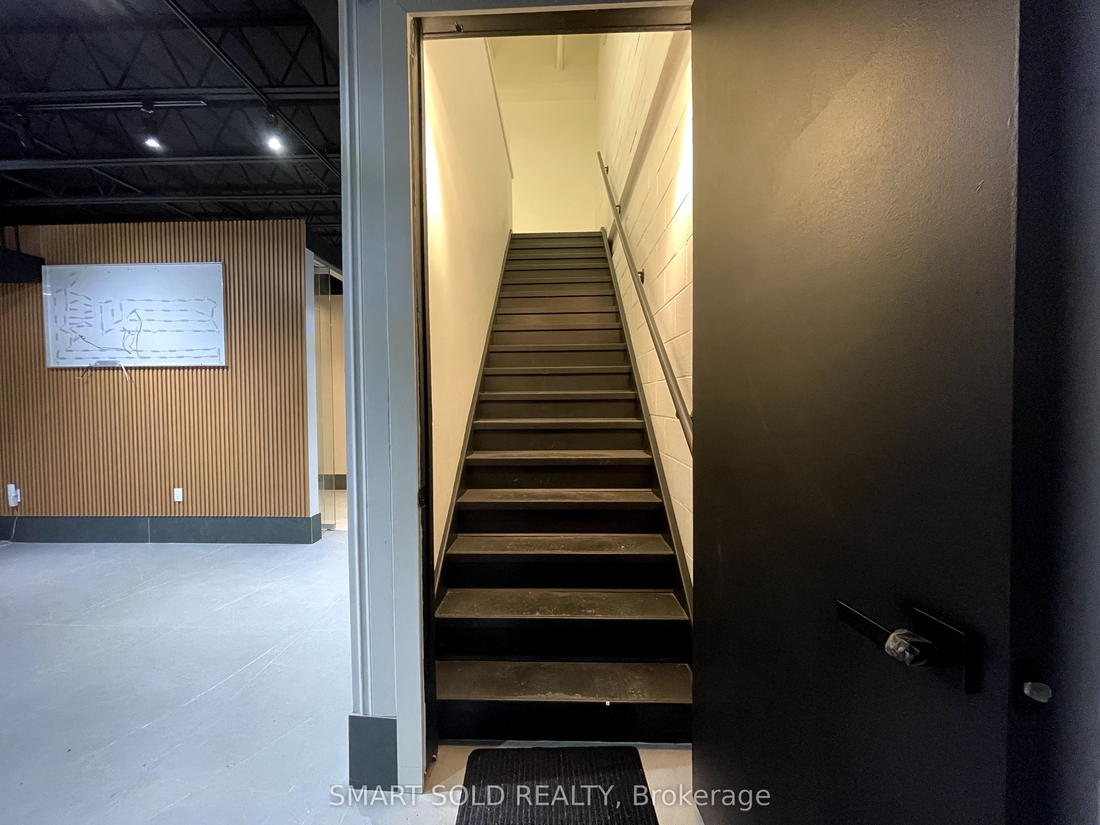 #18 - 2800 John Street Property Photo 10
