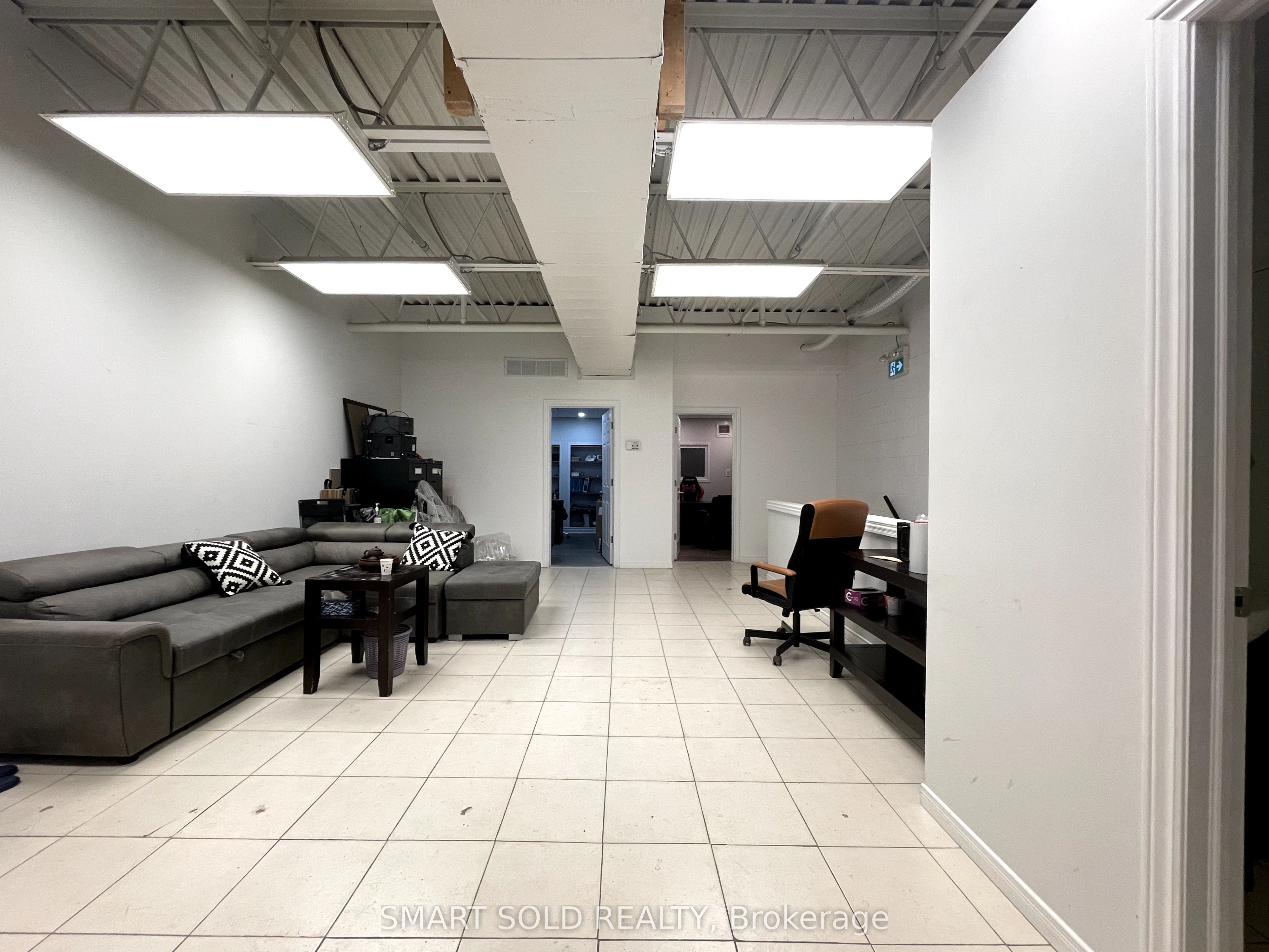 #18 - 2800 John Street Property Photo 11