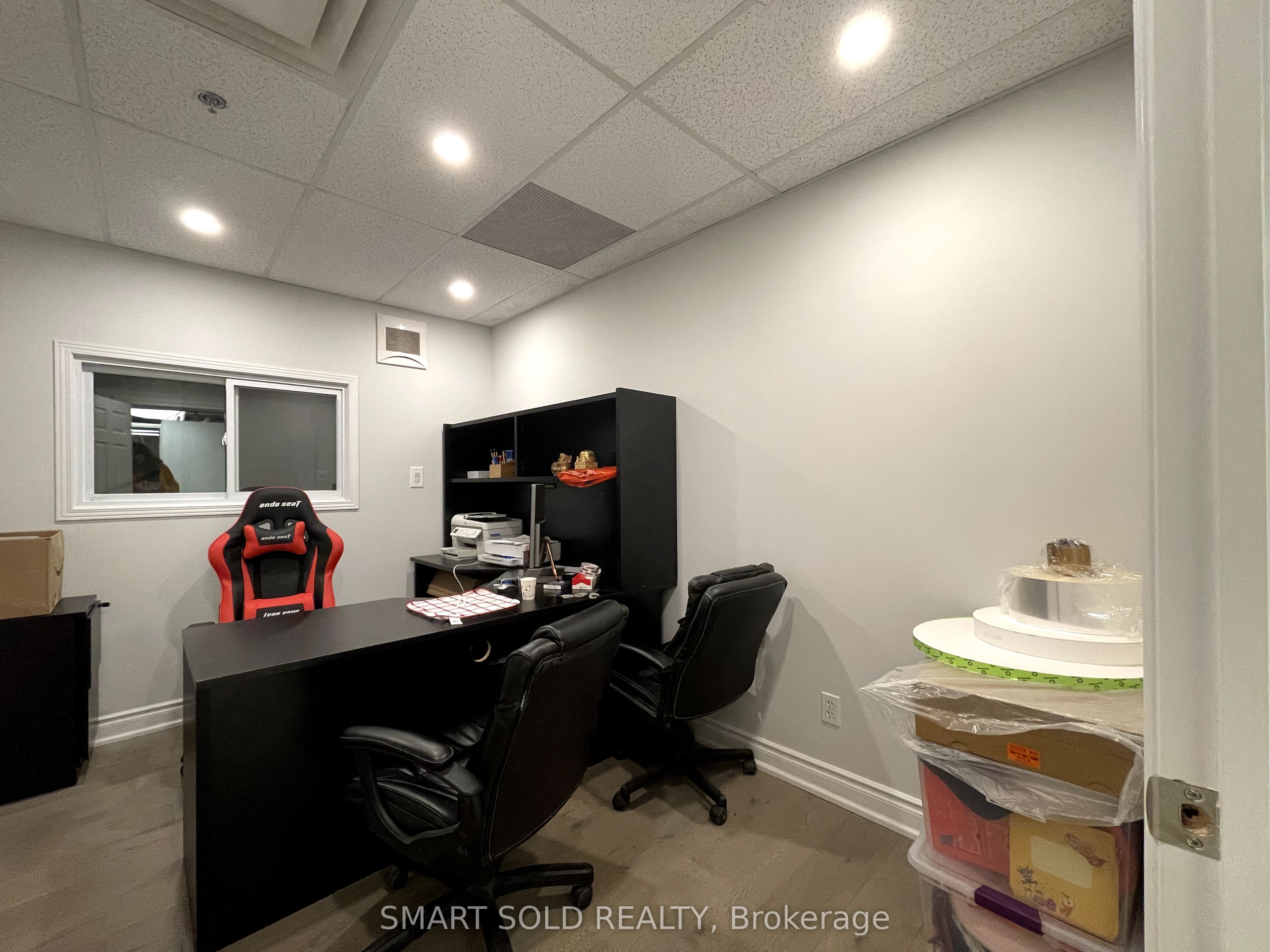 #18 - 2800 John Street Property Photo 12